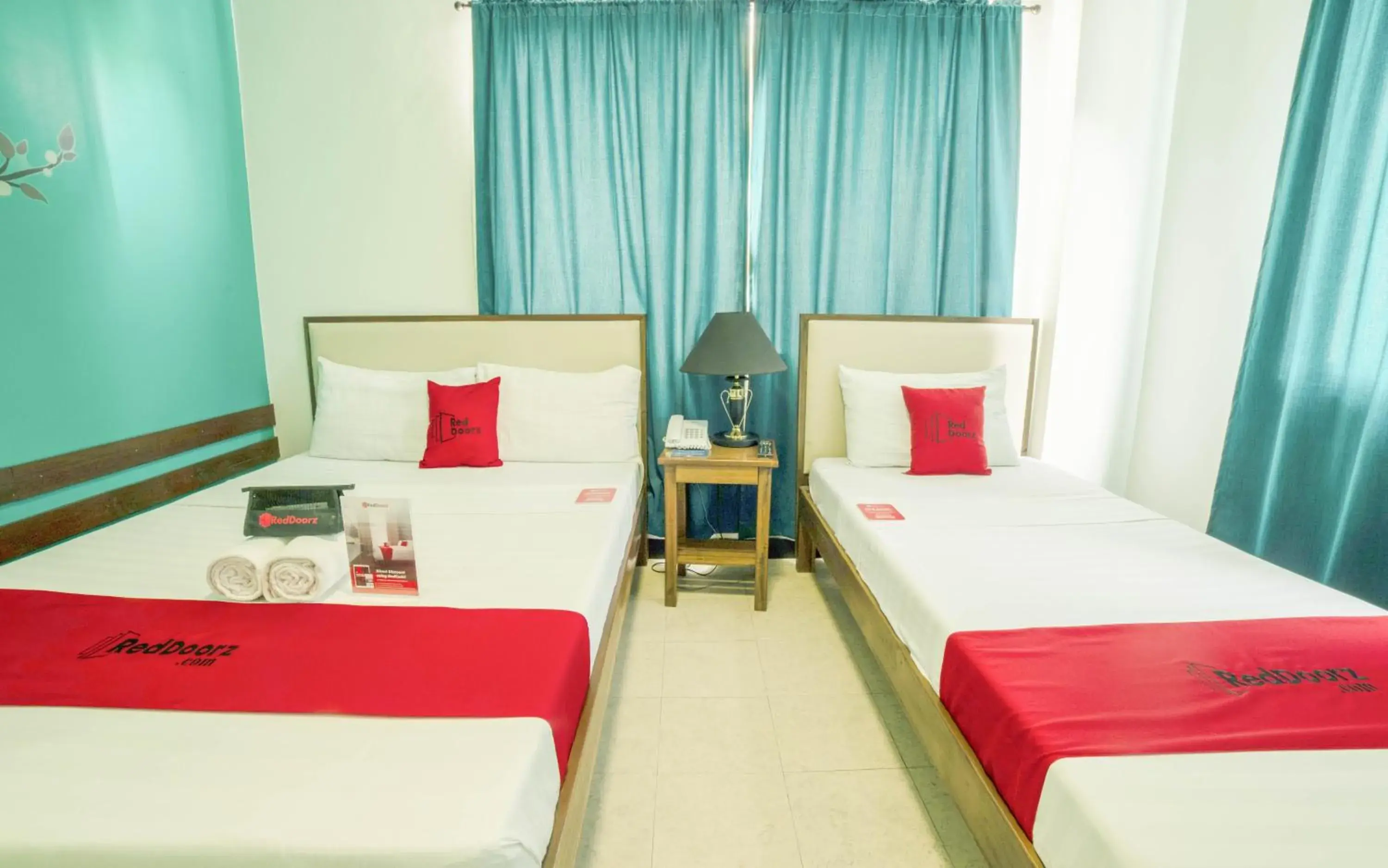 Deluxe Room in RedDoorz Plus near Rizal Junction Deluxe Room in RedDoorz Plus near Rizal Junction