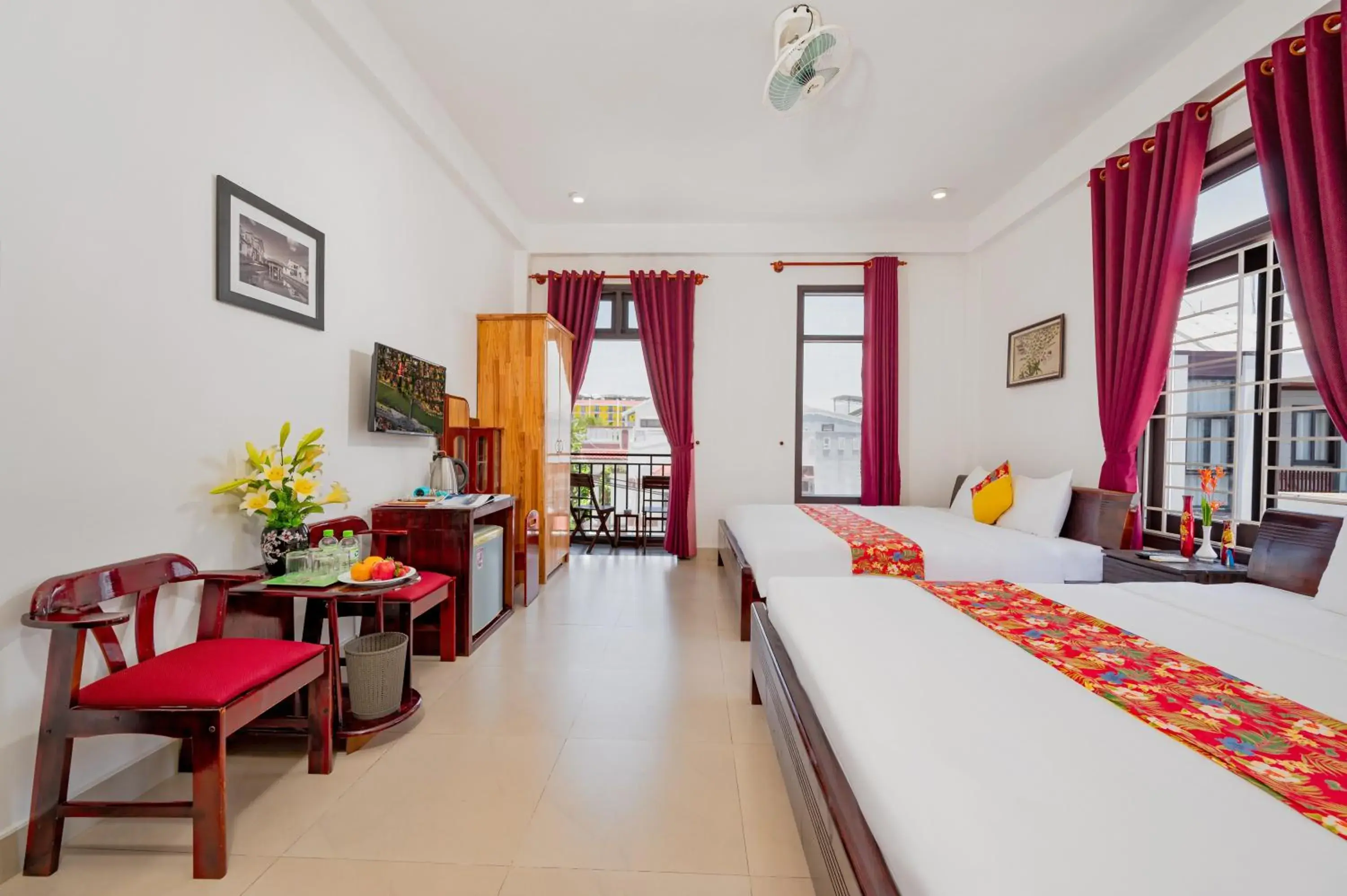 Family Room with Balcony in Quynh Chau Homestay Hội An Family Room with Balcony in Quynh Chau Homestay Hội An