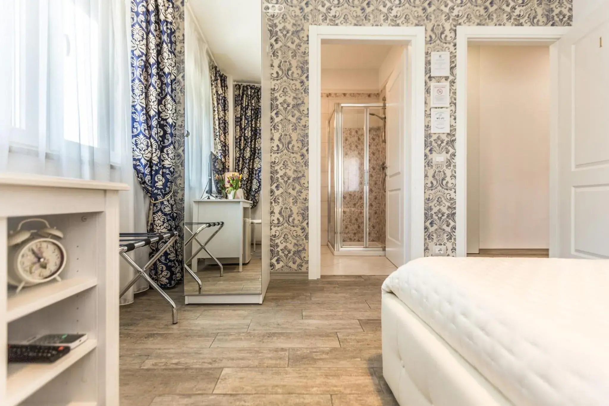 Deluxe Room in Central City Rooms Deluxe Room in Central City Rooms