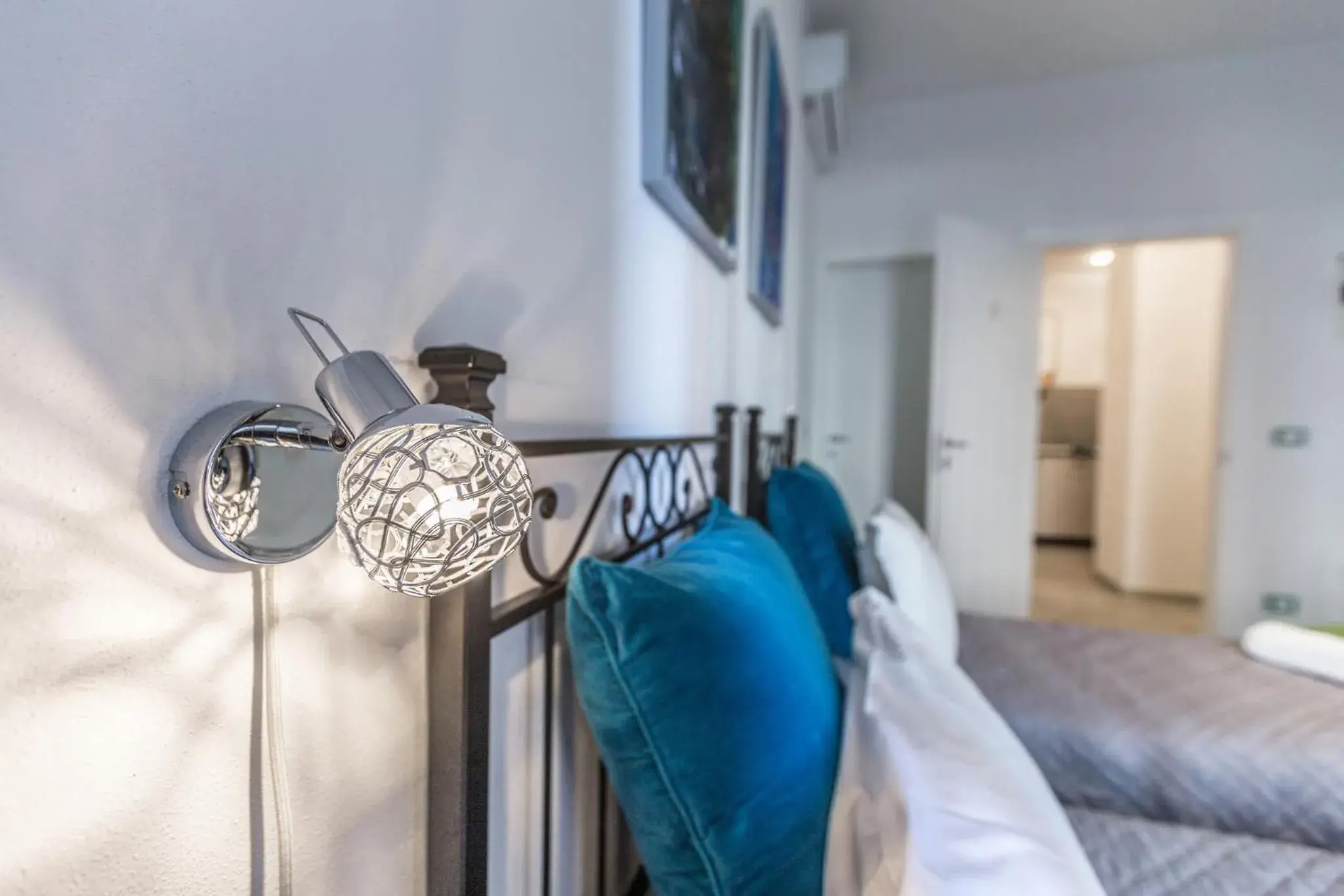 Queen Room in Central City Rooms Queen Room in Central City Rooms