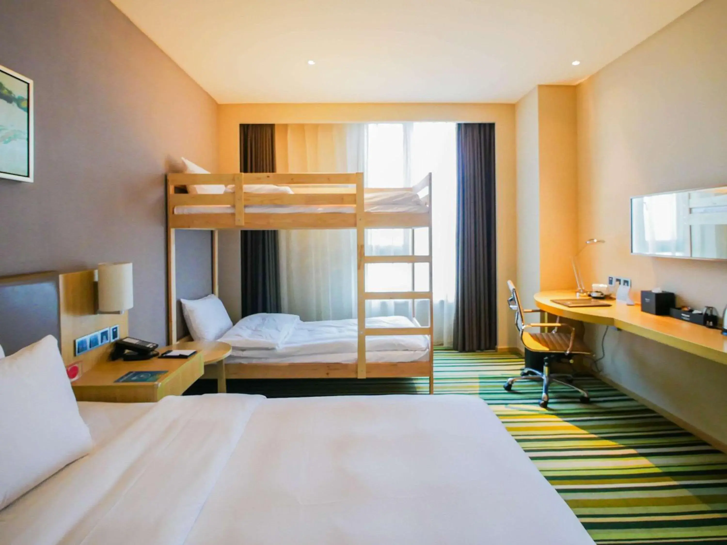 Standard Room with Double Bed and Bunk Bed in Mercure Nanchang Sunac Standard Room with Double Bed and Bunk Bed in Mercure Nanchang Sunac