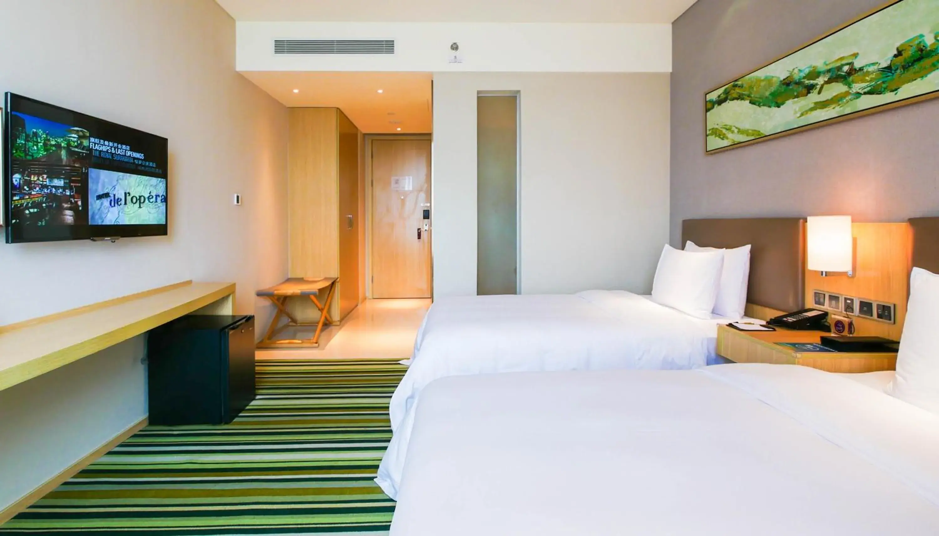 Superior Twin Room with Lake View in Mercure Nanchang Sunac Superior Twin Room with Lake View in Mercure Nanchang Sunac