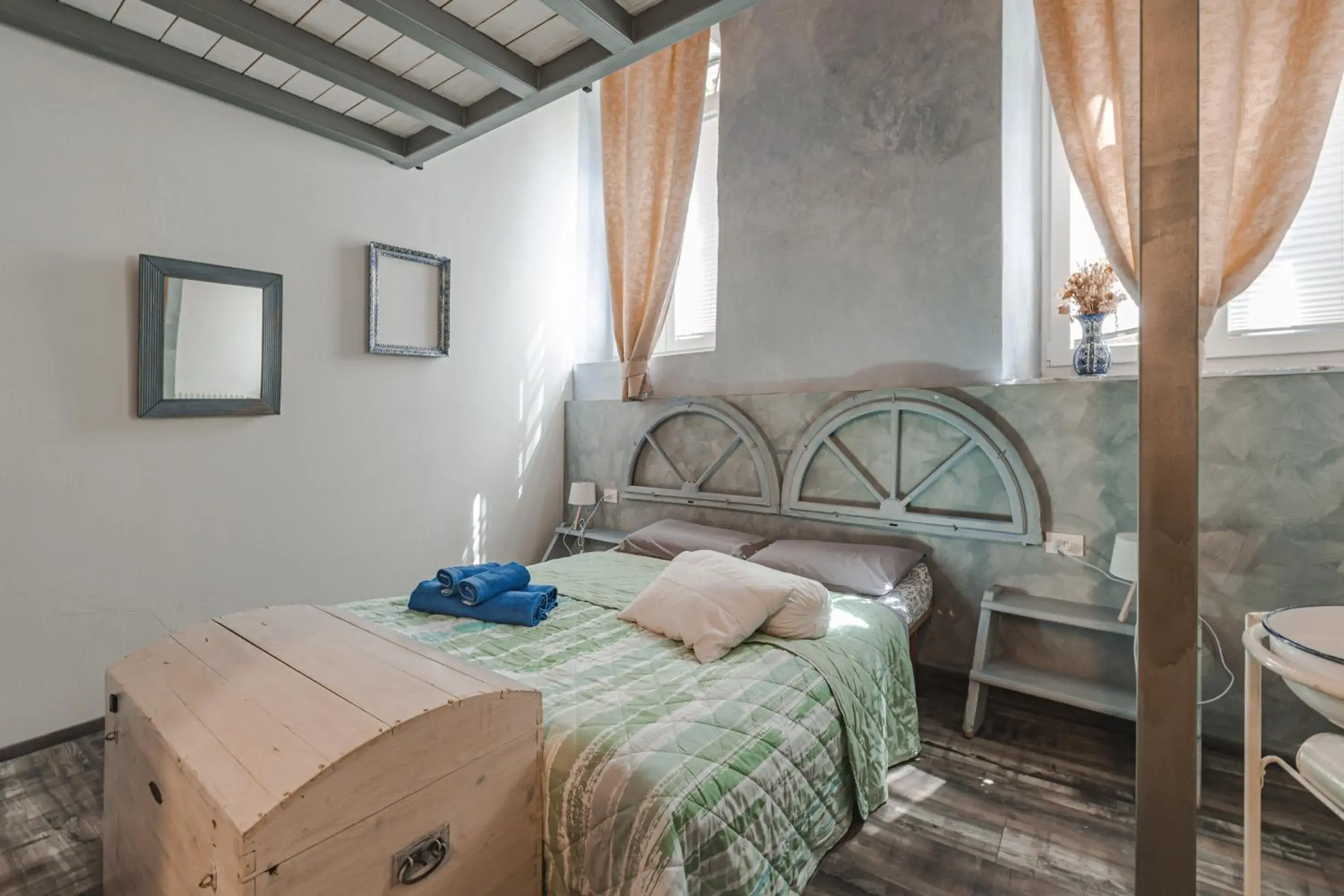 Quadruple Room with Private Bathroom in Trieste Art Loft Quadruple Room with Private Bathroom in Trieste Art Loft