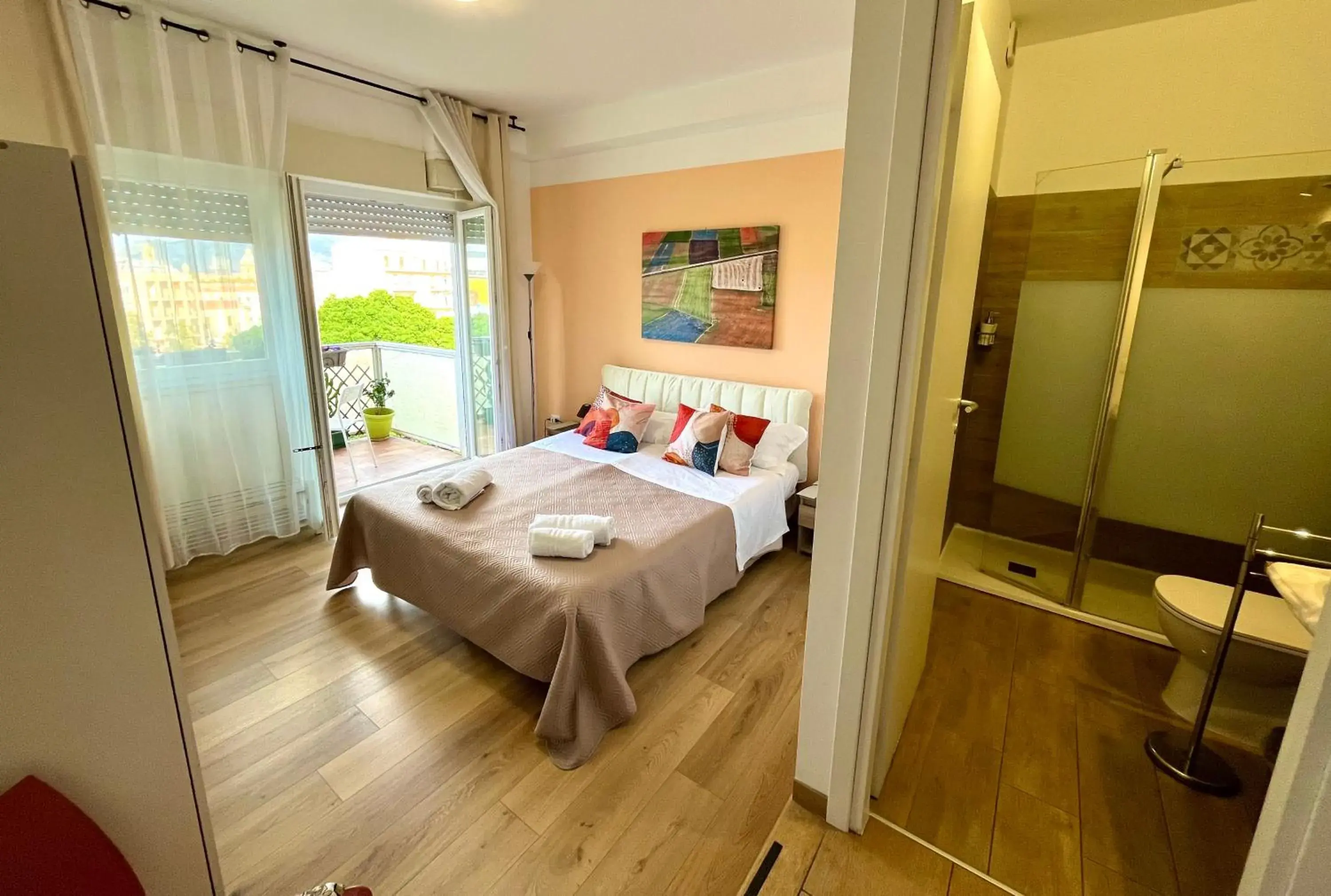 Double Room with Balcony in LeAlbe di Sicilia Double Room with Balcony in LeAlbe di Sicilia