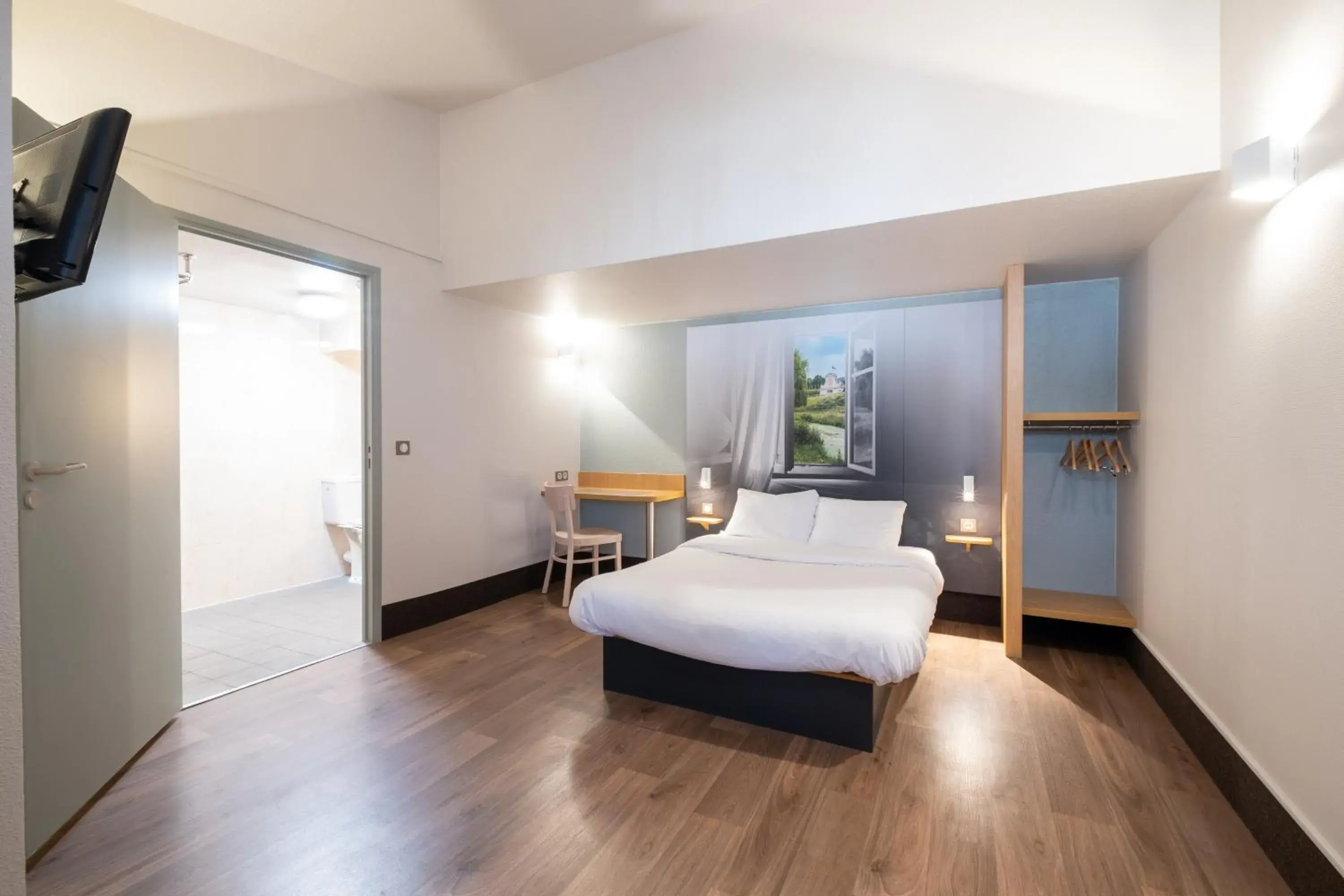 Double Room - Disability Access in B&B HOTEL Lille Seclin Unexpo Double Room - Disability Access in B&B HOTEL Lille Seclin Unexpo