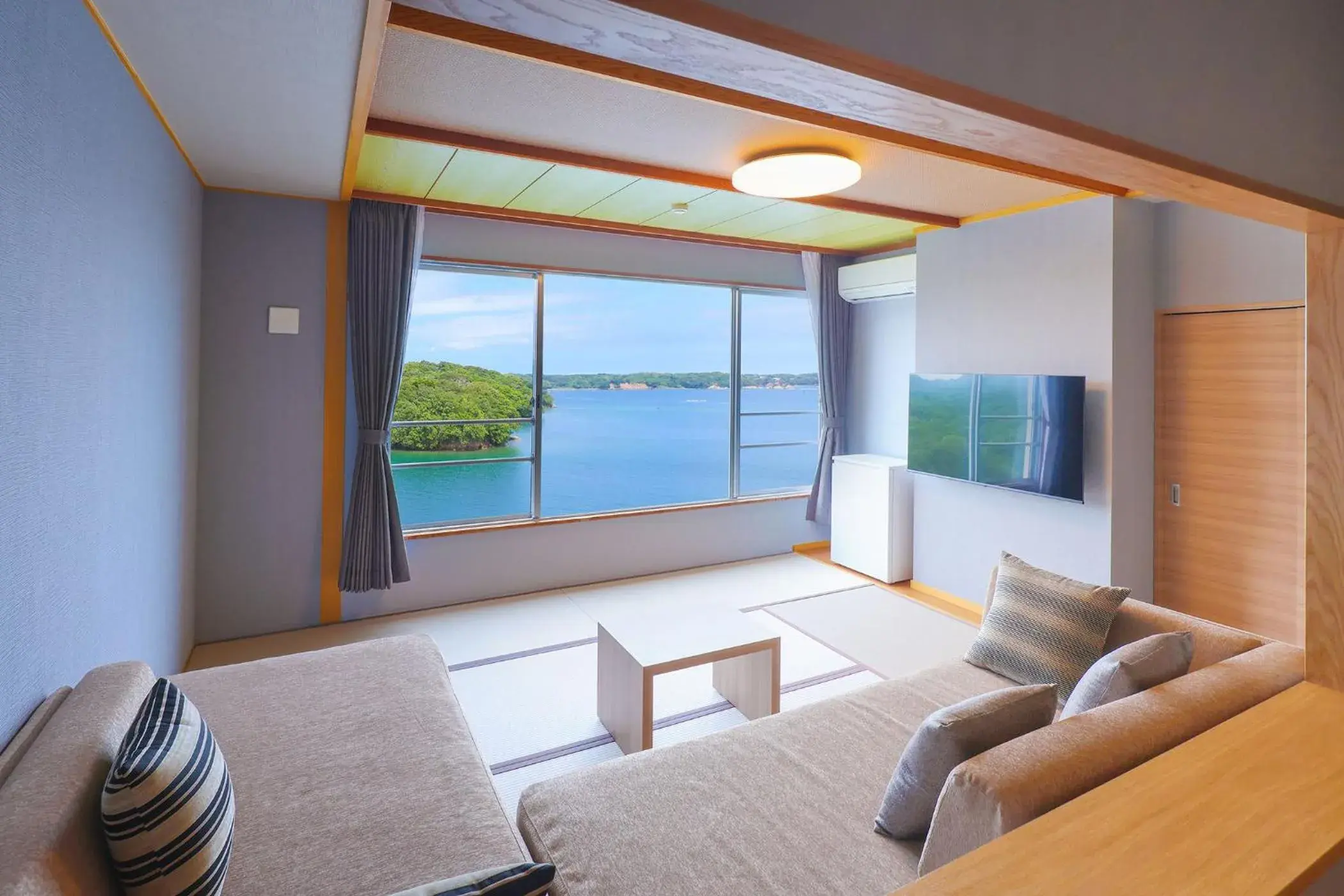 Superior Japanese-Western-Style Twin Room 21 square yards(Sea Side) - single occupancy - Non-Smoking - Shard Bathroom in Ooedo Onsen Monogatari Premium Iseshima Superior Japanese-Western-Style Twin Room 21 square yards(Sea Side) - single occupancy - Non-Smoking - Shard Bathroom in Ooedo Onsen Monogatari Premium Iseshima