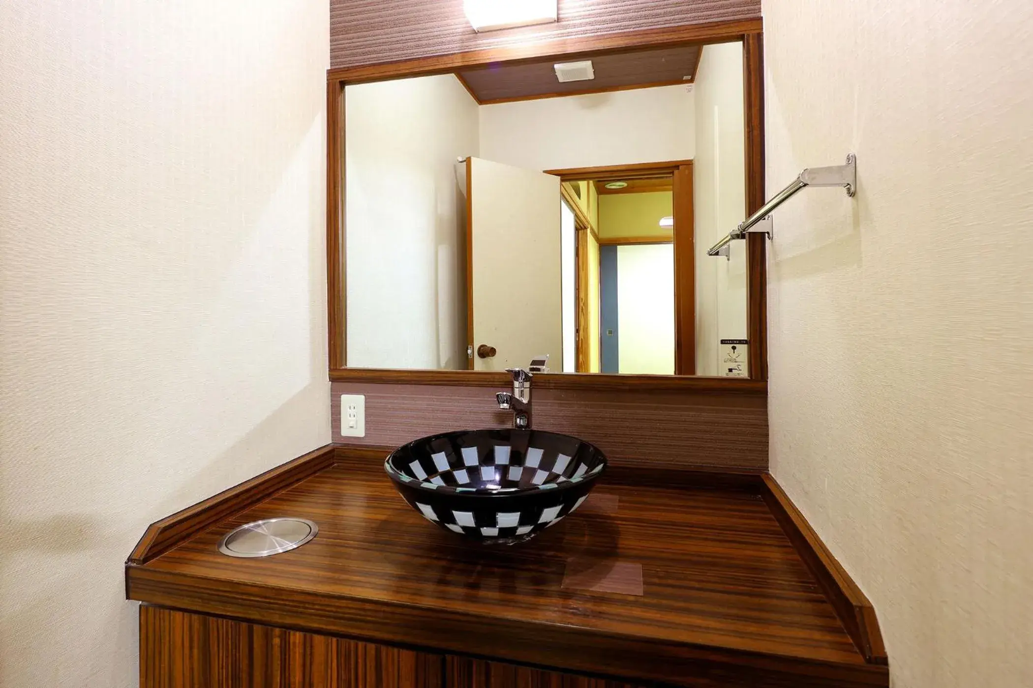 Standard Japanese-Style-Room with 10 Tatami mats - single occupancy - Non-Smoking - Shared Bathroom in Ooedo Onsen Monogatari Premium Yamashitaya Standard Japanese-Style-Room with 10 Tatami mats - single occupancy - Non-Smoking - Shared Bathroom in Ooedo Onsen Monogatari Premium Yamashitaya