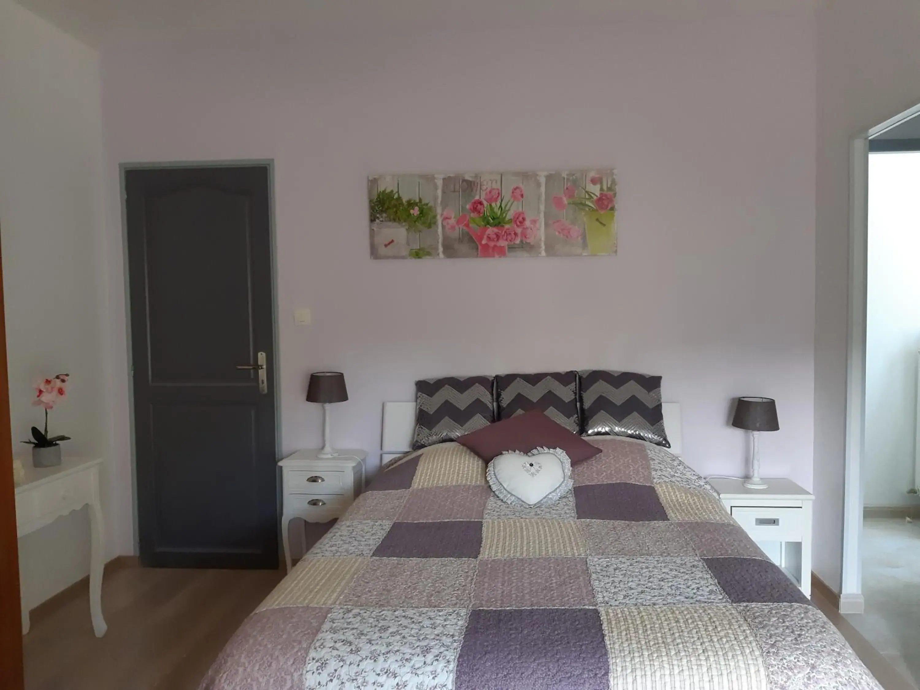 Lilas & Lagon: lovely adjoining room in Chambre d'Hôtes Les Orchidées FUTUROSCOPE CHASSENEUIL POITIERS Lilas & Lagon: lovely adjoining room in Chambre d'Hôtes Les Orchidées FUTUROSCOPE CHASSENEUIL POITIERS