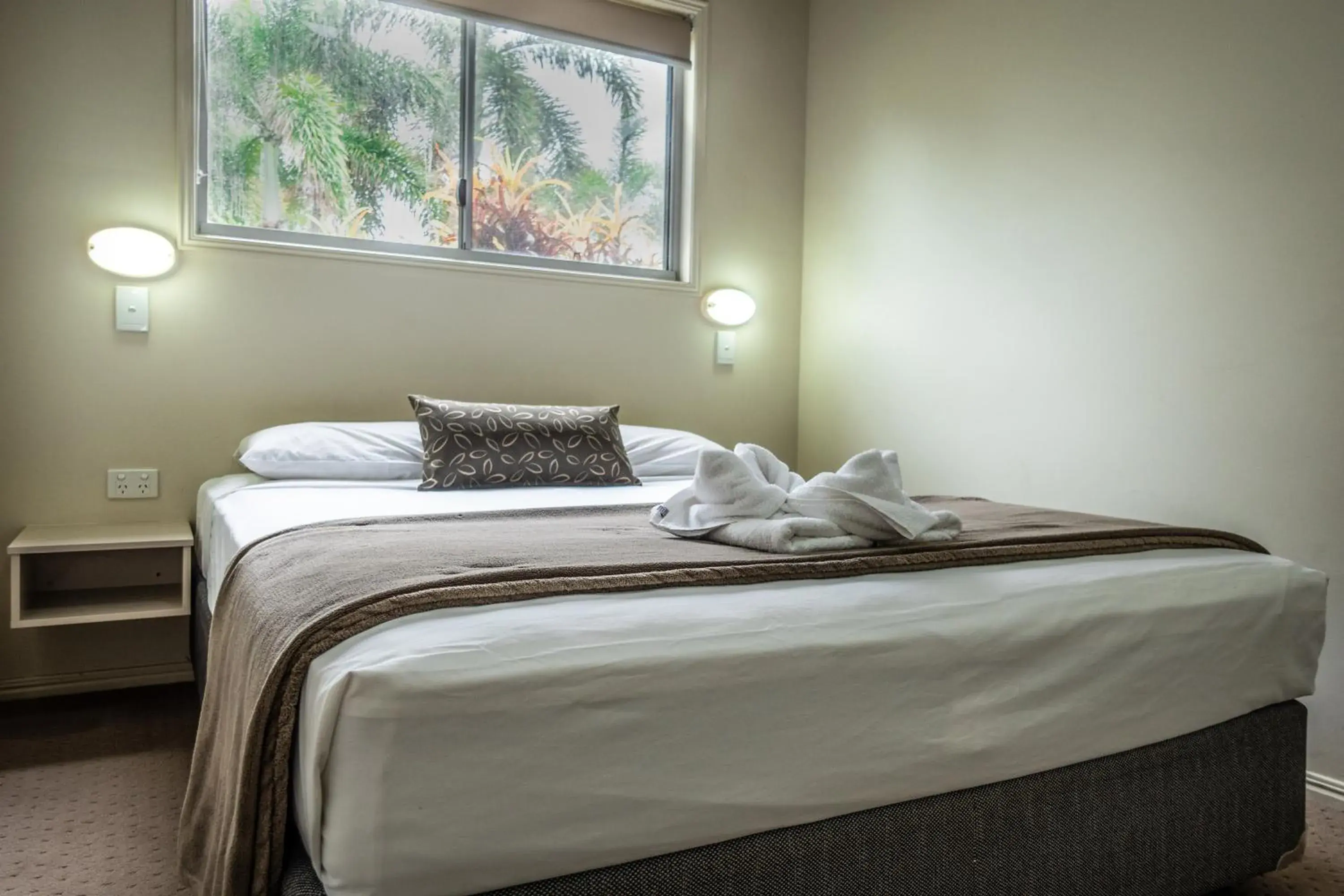 Two Bedroom Waterfront Cabins in Tasman Holiday Parks - Rollingstone Two Bedroom Waterfront Cabins in Tasman Holiday Parks - Rollingstone