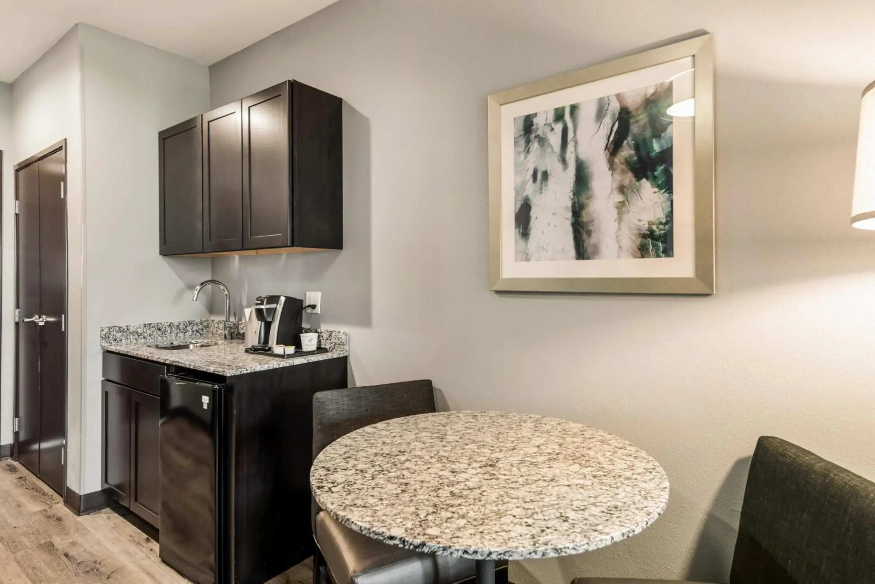 Two Bedroom Suite with One Queen Bed and Two Double Beds - Non-Smoking in Holiday Inn & Suites Silicon Valley - Milpitas by IHG Two Bedroom Suite with One Queen Bed and Two Double Beds - Non-Smoking in Holiday Inn & Suites Silicon Valley - Milpitas by IHG