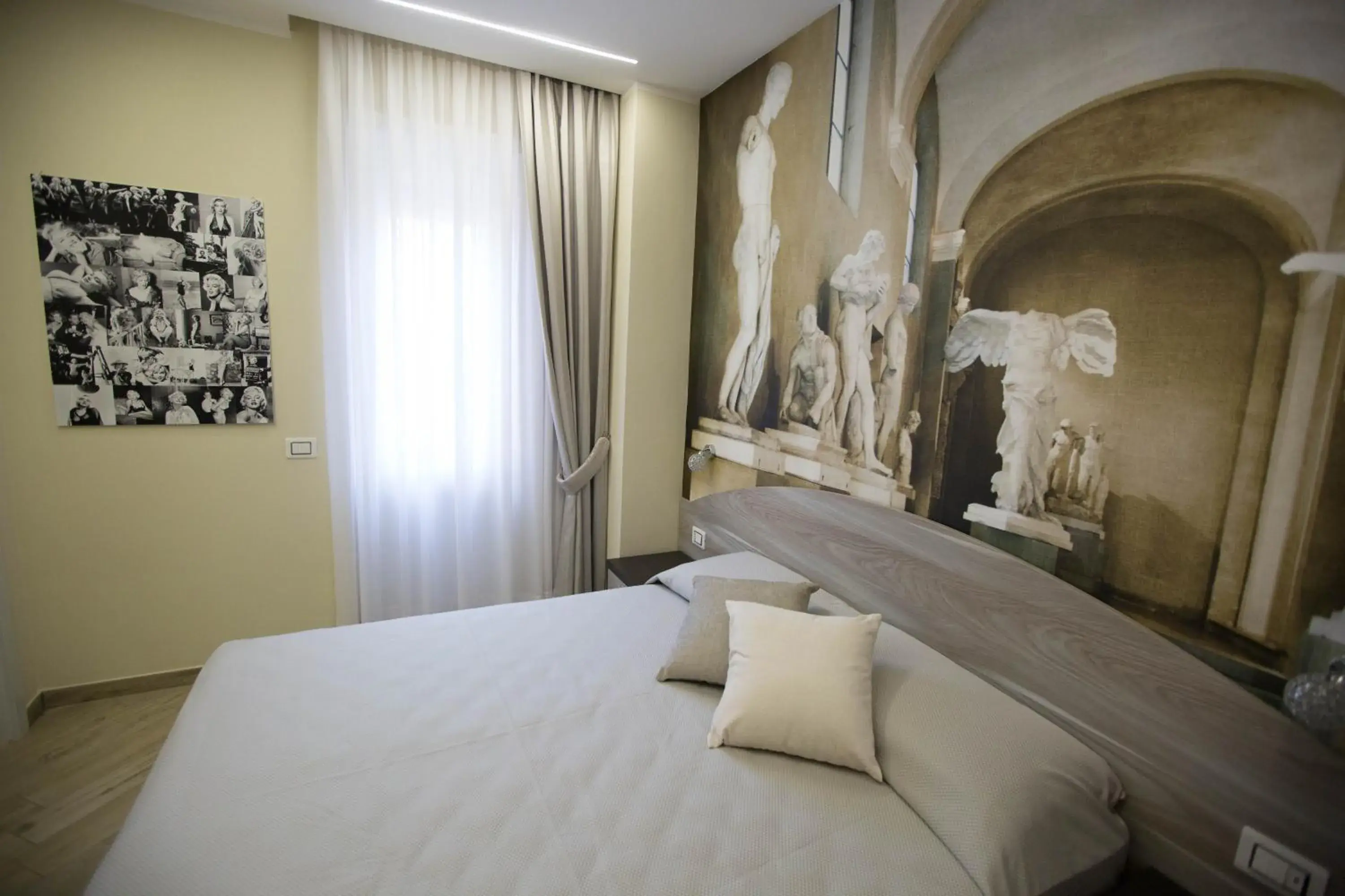 Deluxe Double Room in 4 Rent Deluxe Double Room in 4 Rent