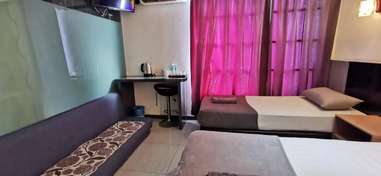 Family Room with Private Bathroom in Dolphin Hotel Family Room with Private Bathroom in Dolphin Hotel