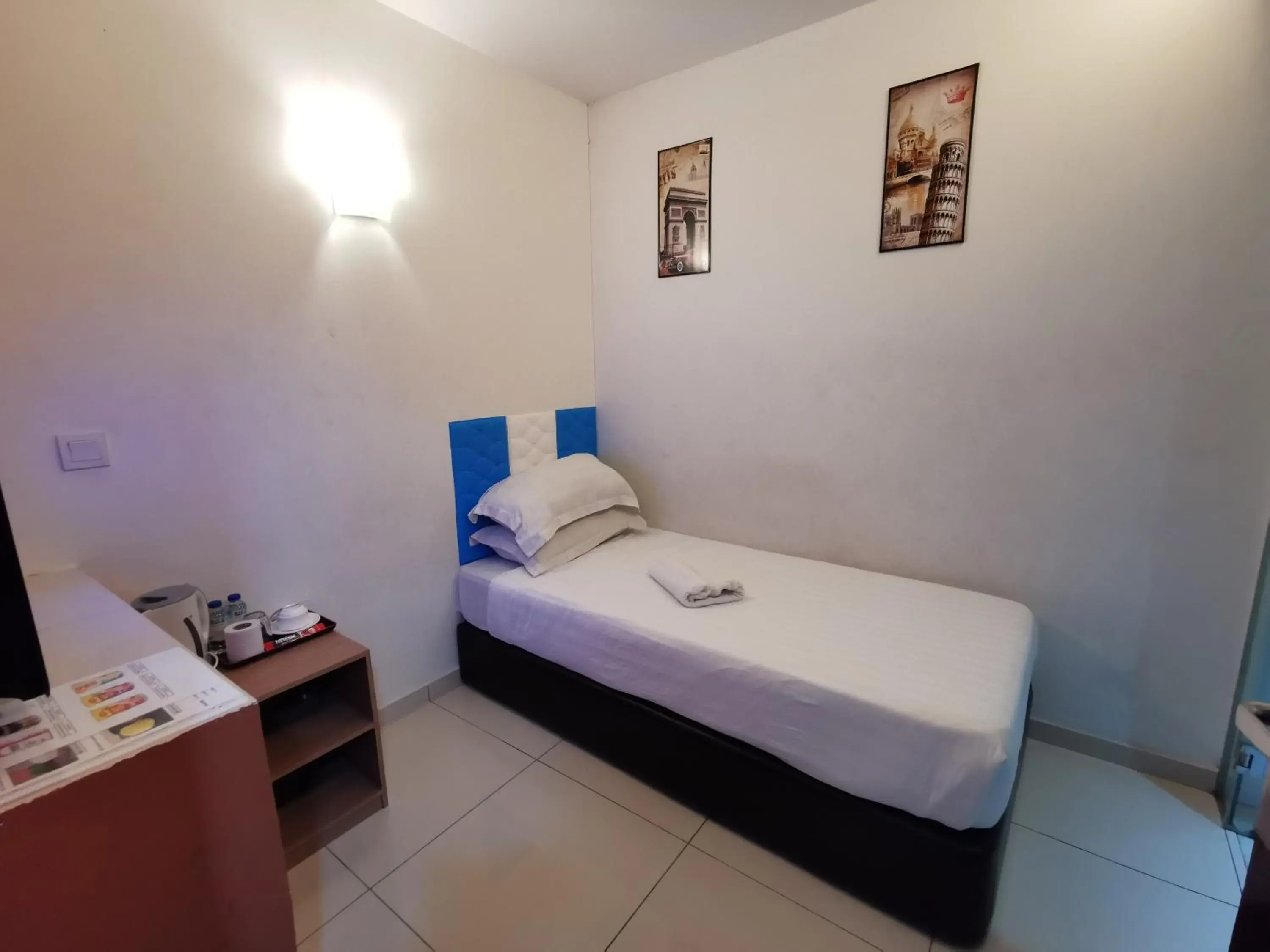 Single Room in Dolphin Hotel Single Room in Dolphin Hotel