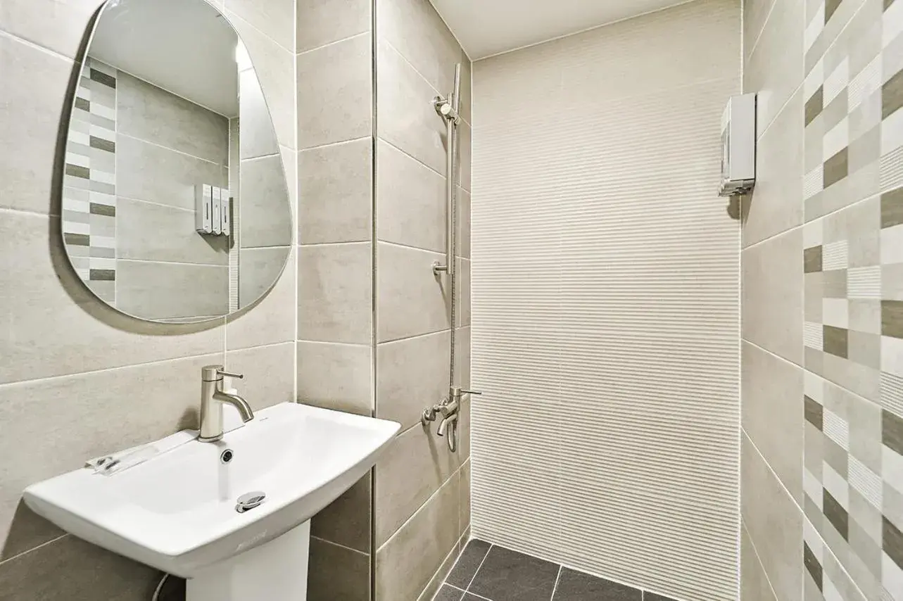 Standard Double Room in Gyeongju Hotel Gonggan Standard Double Room in Gyeongju Hotel Gonggan