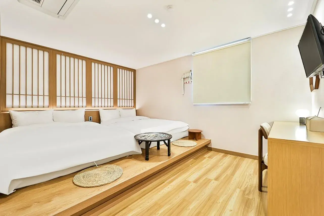 Family Room in Gyeongju Hotel Gonggan Family Room in Gyeongju Hotel Gonggan