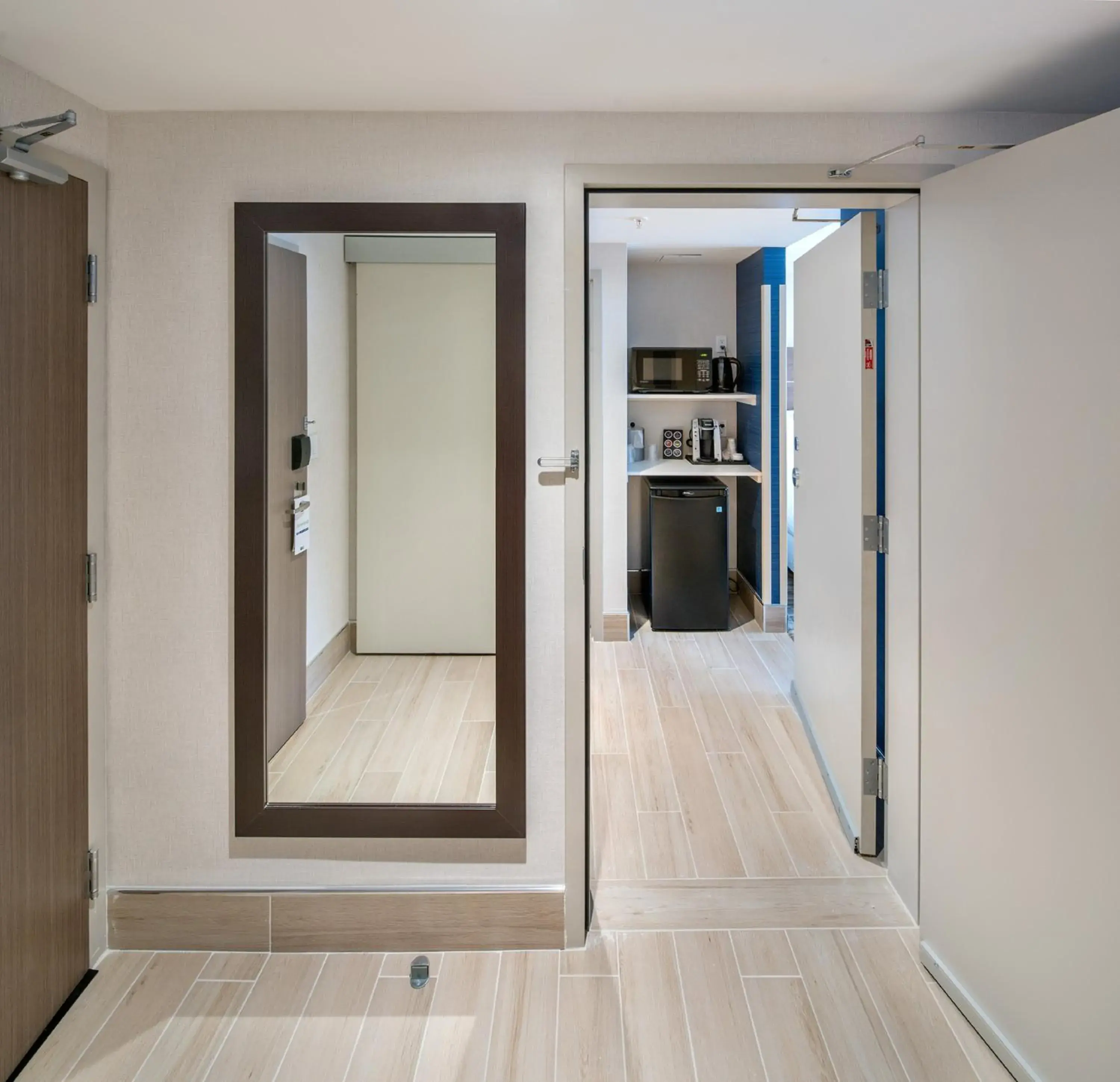 Standard Room with Two Queen Beds in Holiday Inn Express - Red Deer North by IHG Standard Room with Two Queen Beds in Holiday Inn Express - Red Deer North by IHG