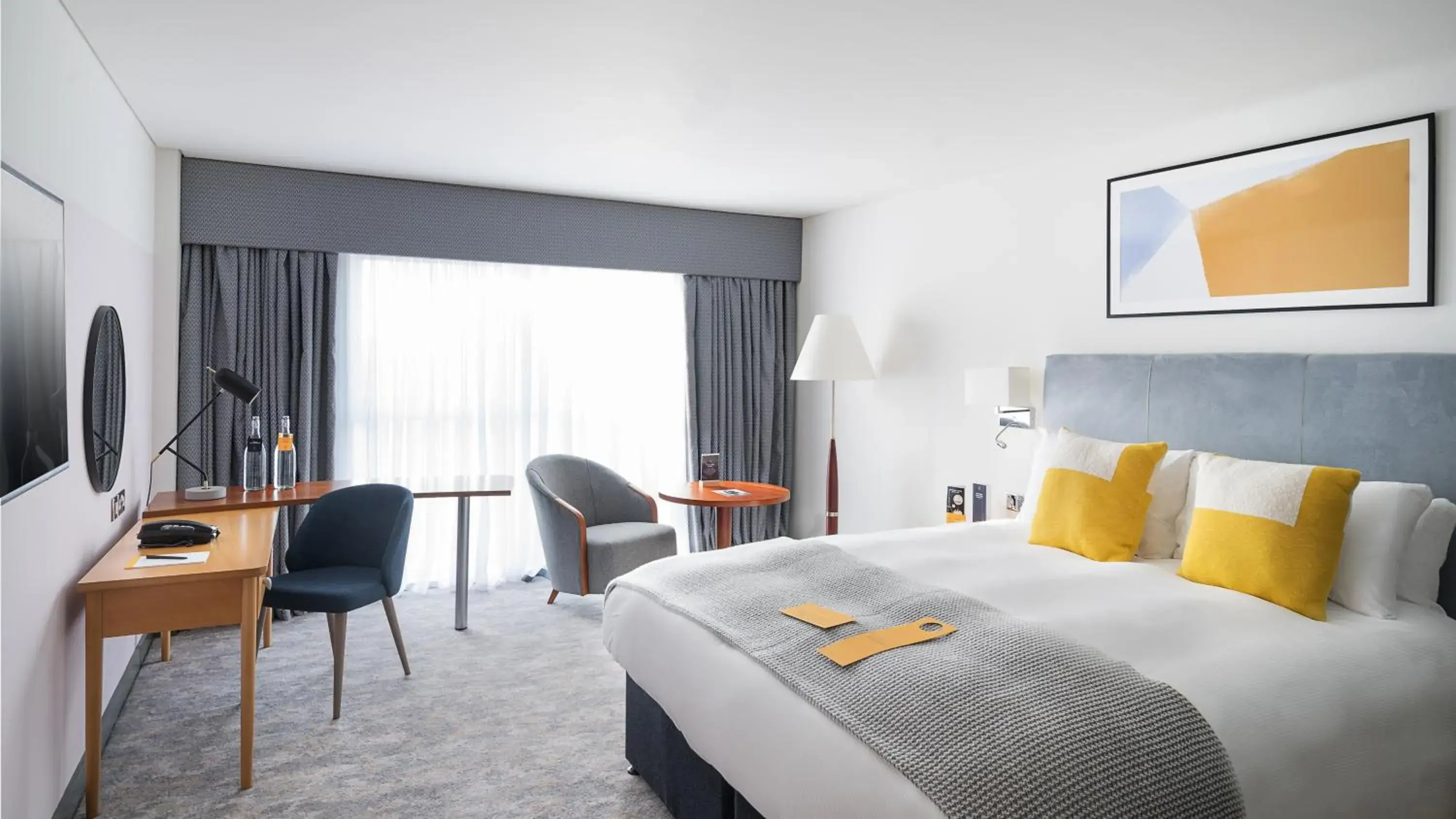 Standard Queen Room in voco Reading Standard Queen Room in voco Reading