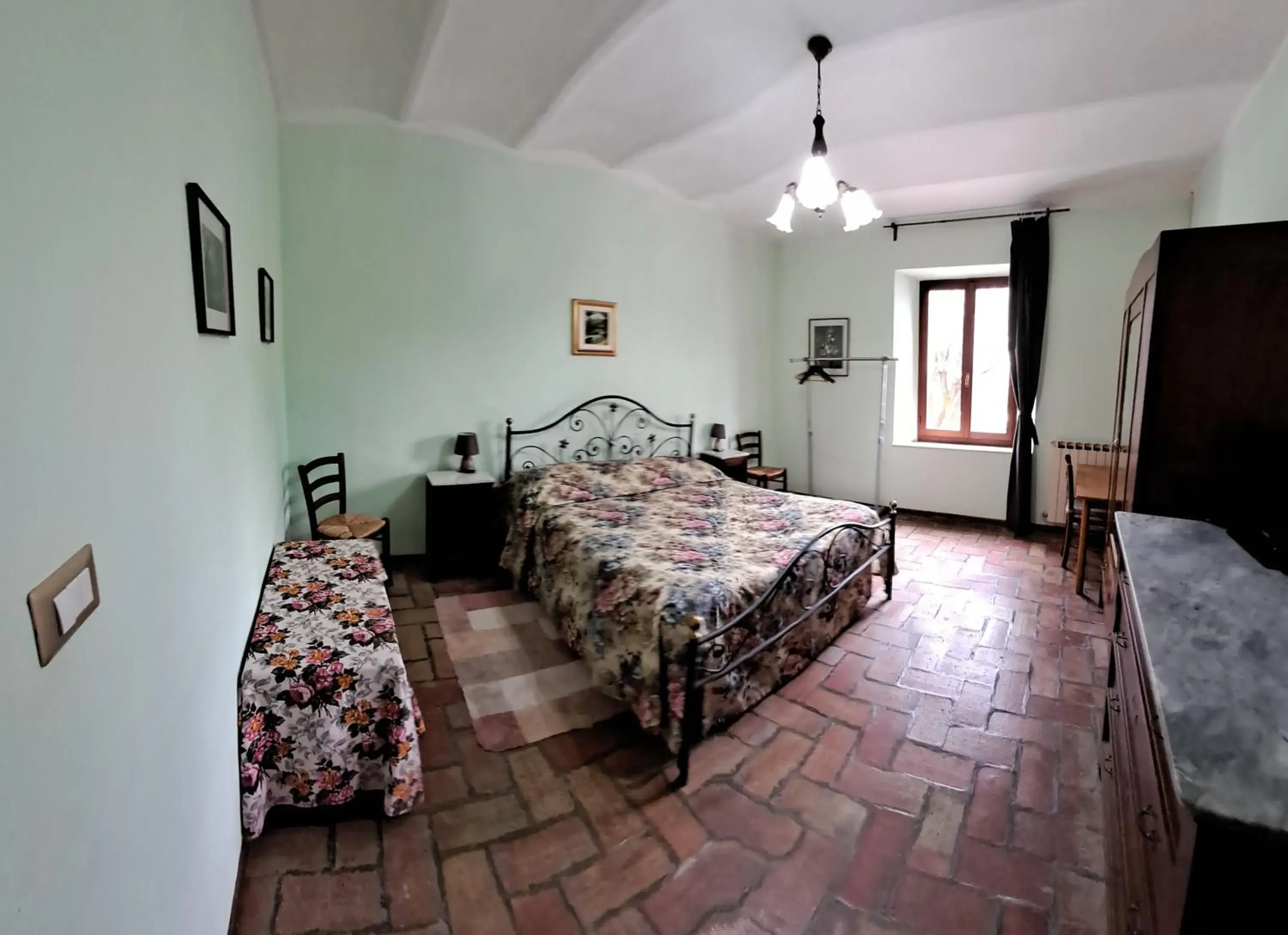 Double Room with Private Bathroom in San Lorenzo Double Room with Private Bathroom in San Lorenzo