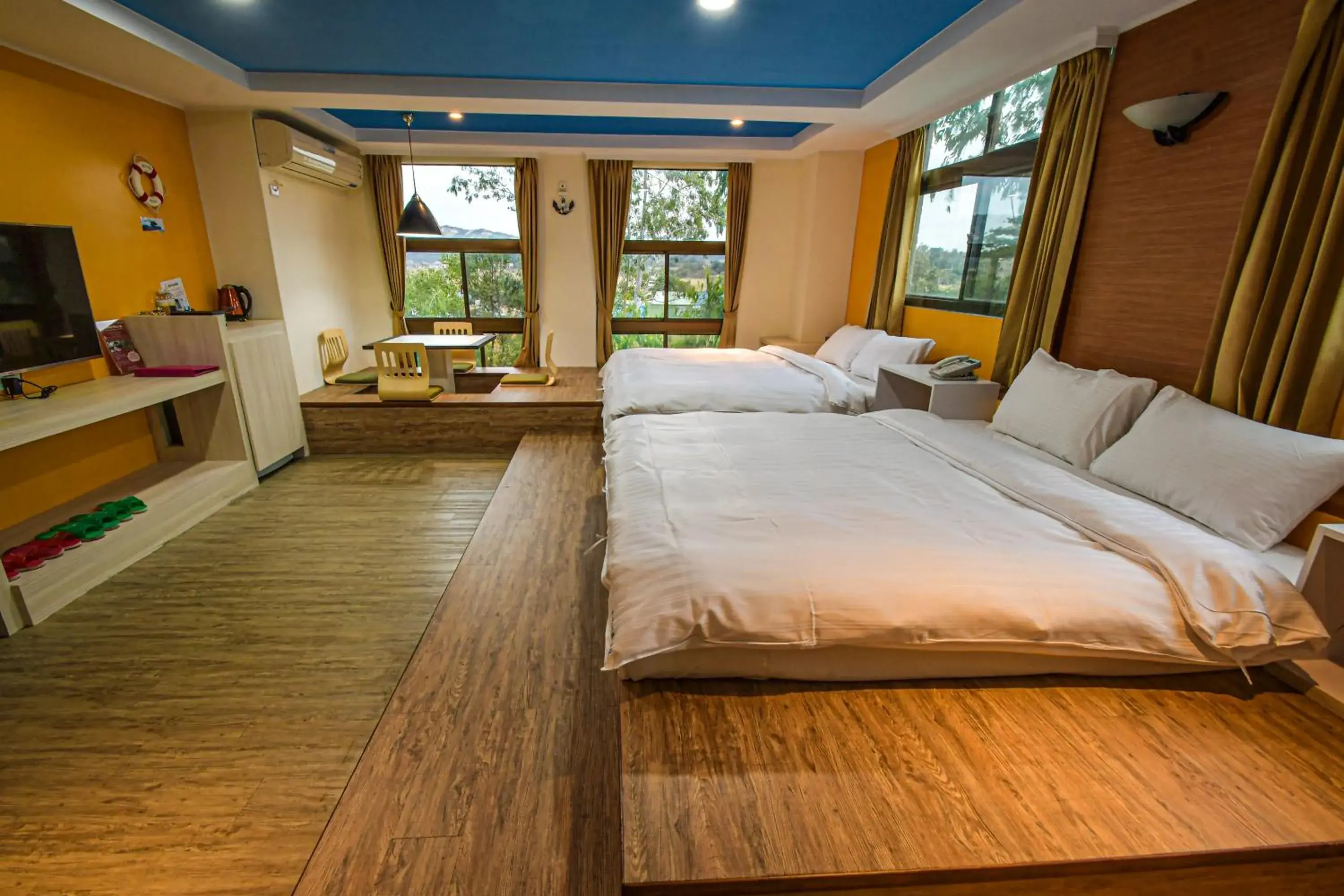 Quadruple Room in Jinsa Lakeside View Resort Quadruple Room in Jinsa Lakeside View Resort