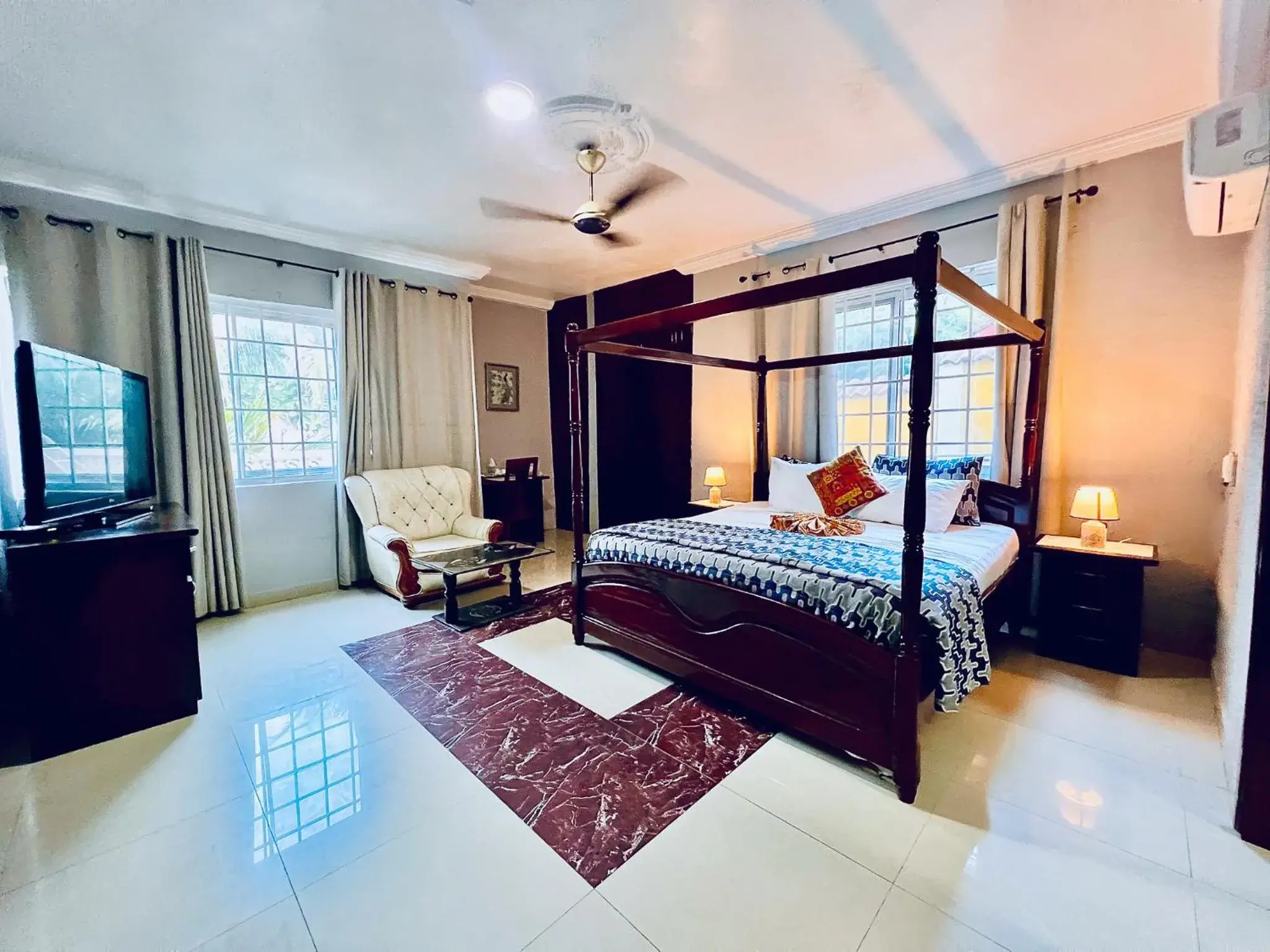 Superior Queen Room in Coconut Pointe Villa & Beach Resort Superior Queen Room in Coconut Pointe Villa & Beach Resort