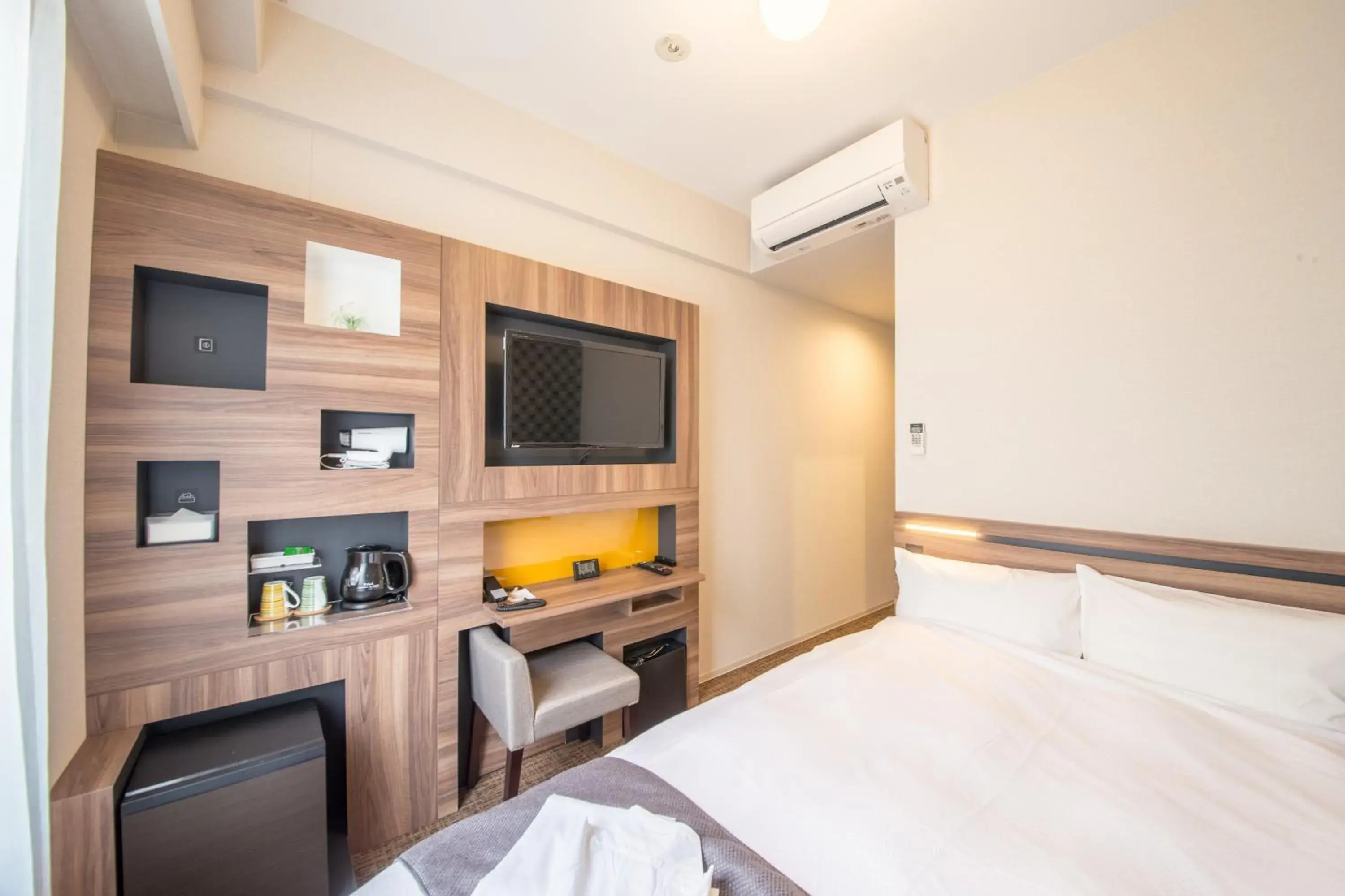 Small Double Room - single occupancy in Hotel M's Plus Shijo Omiya Small Double Room - single occupancy in Hotel M's Plus Shijo Omiya