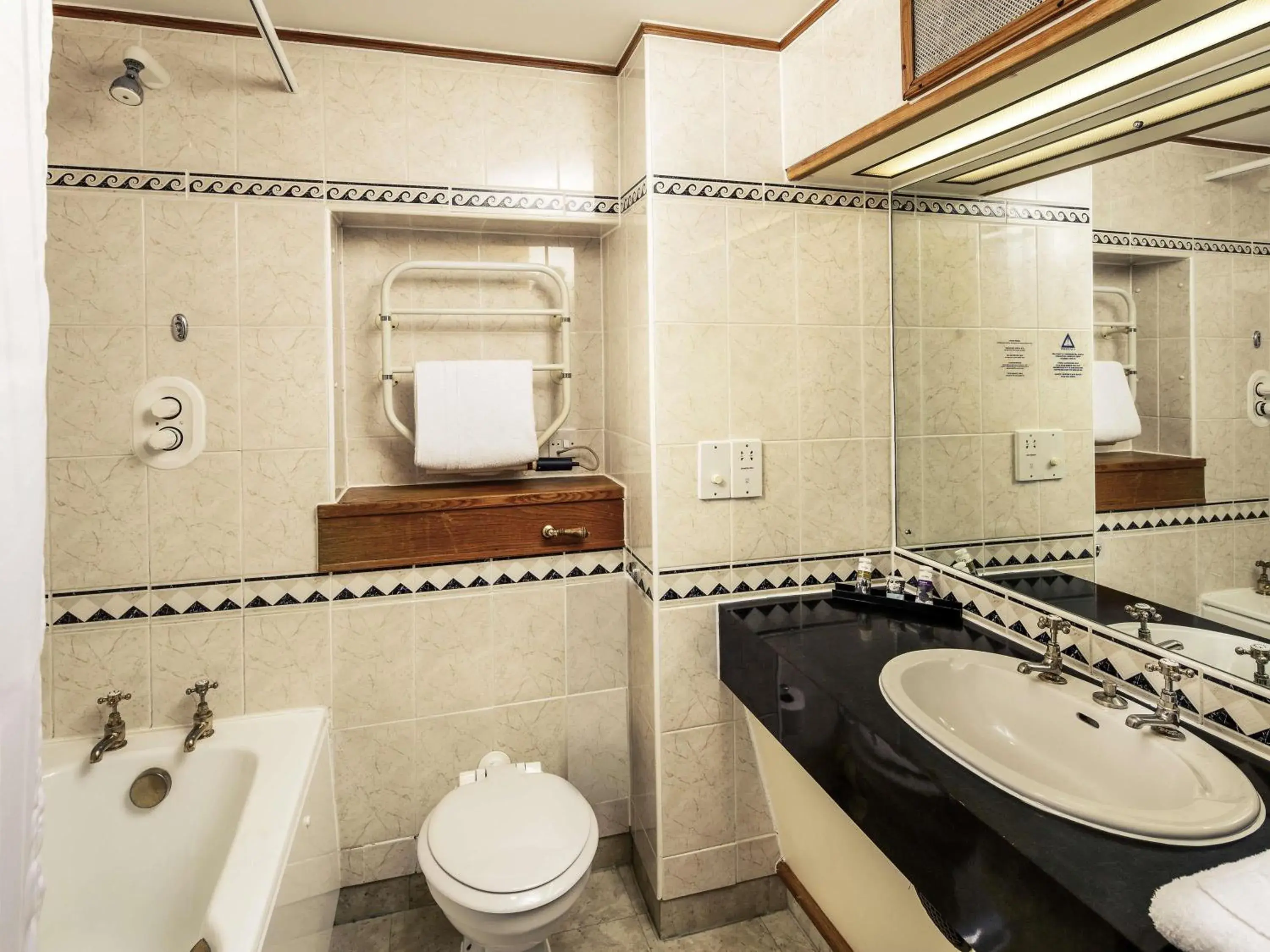 Classic Single Room in Mercure York Fairfield Manor Hotel Classic Single Room in Mercure York Fairfield Manor Hotel