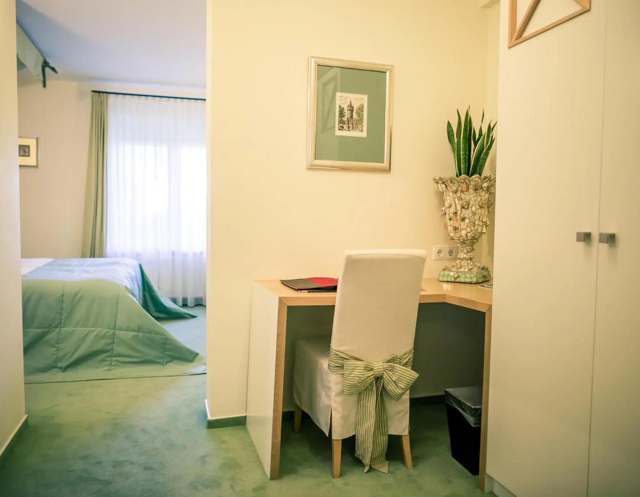 Standard Single Room Annex in Burg & Gästehaus by Schwarzenstein Standard Single Room Annex in Burg & Gästehaus by Schwarzenstein