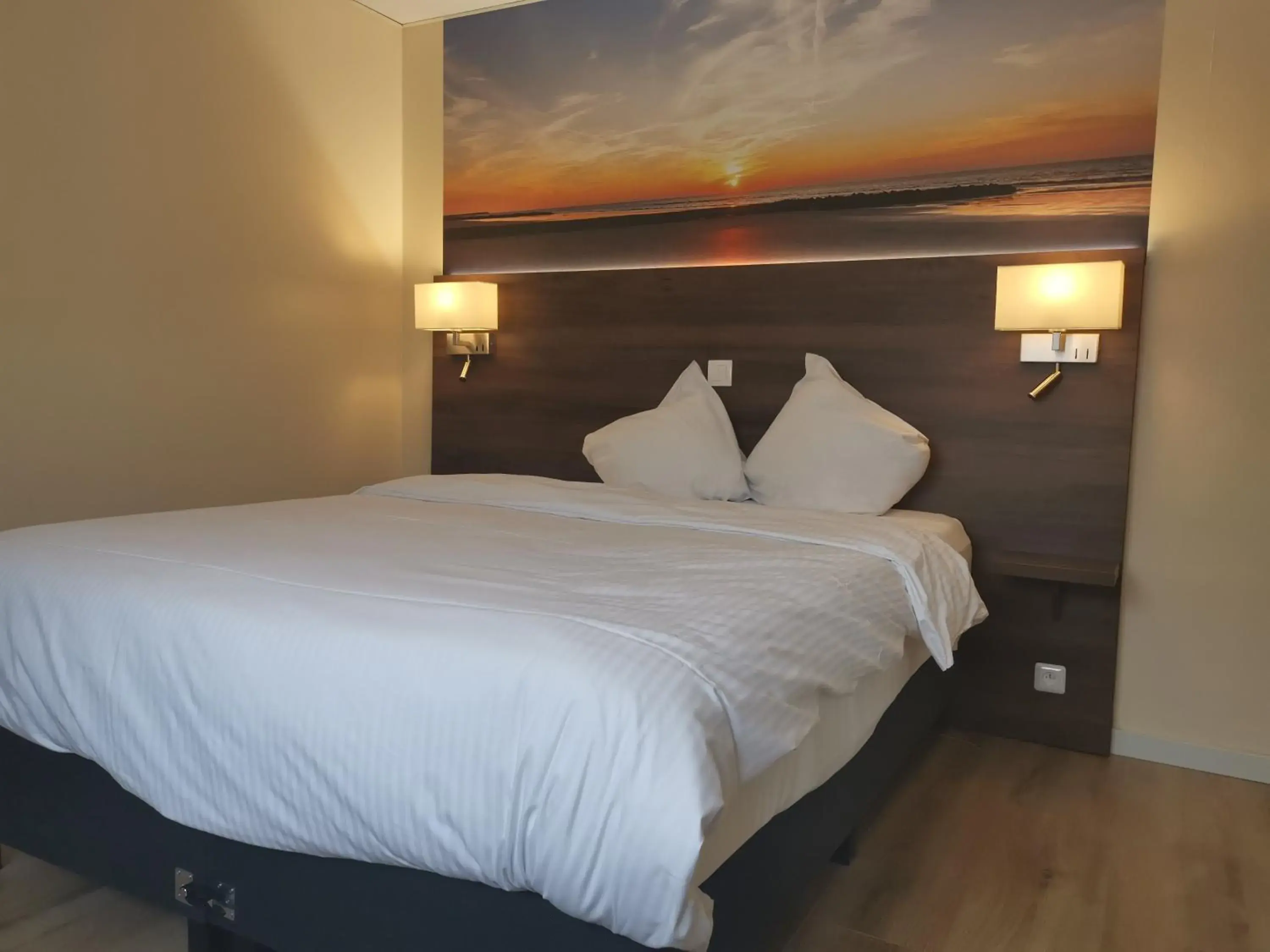 Comfort Double Room with Shower in Hotel Albert II Oostende Comfort Double Room with Shower in Hotel Albert II Oostende