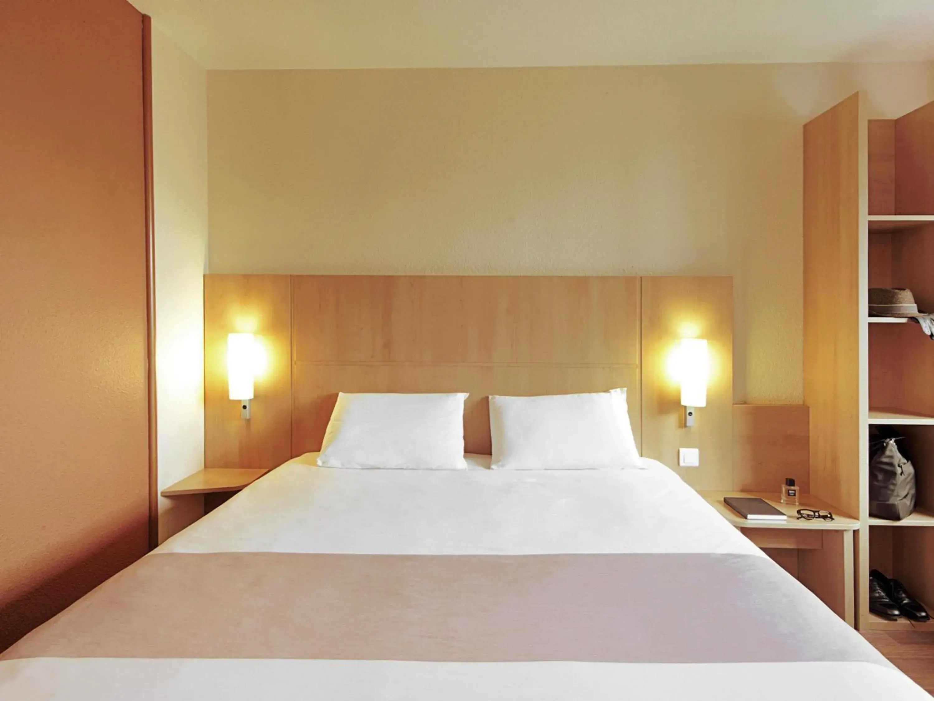 Standard Double Room in ibis Charleroi Centre Gare Standard Double Room in ibis Charleroi Centre Gare