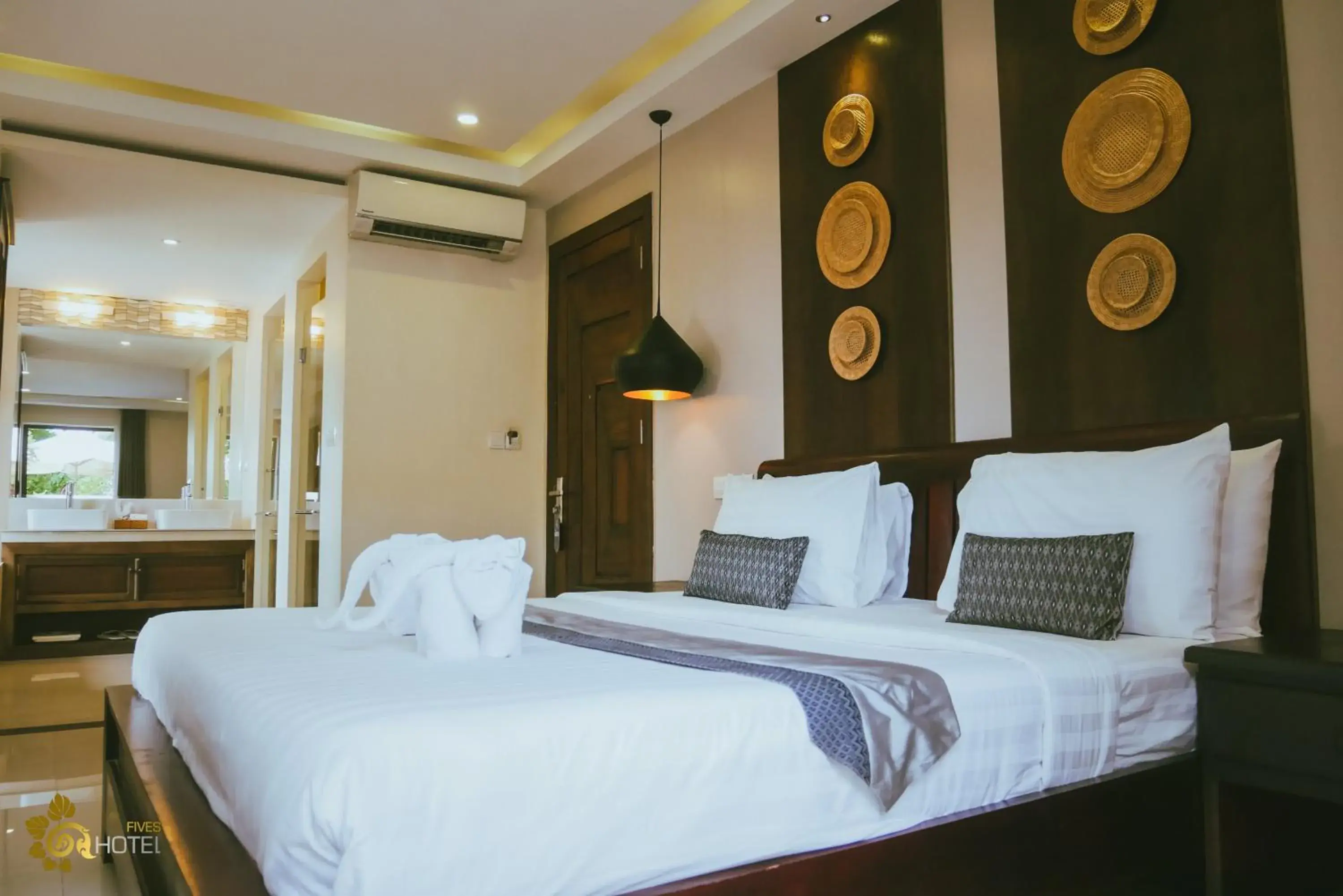 Deluxe King Room with Balcony in Hotel Five.S Deluxe King Room with Balcony in Hotel Five.S