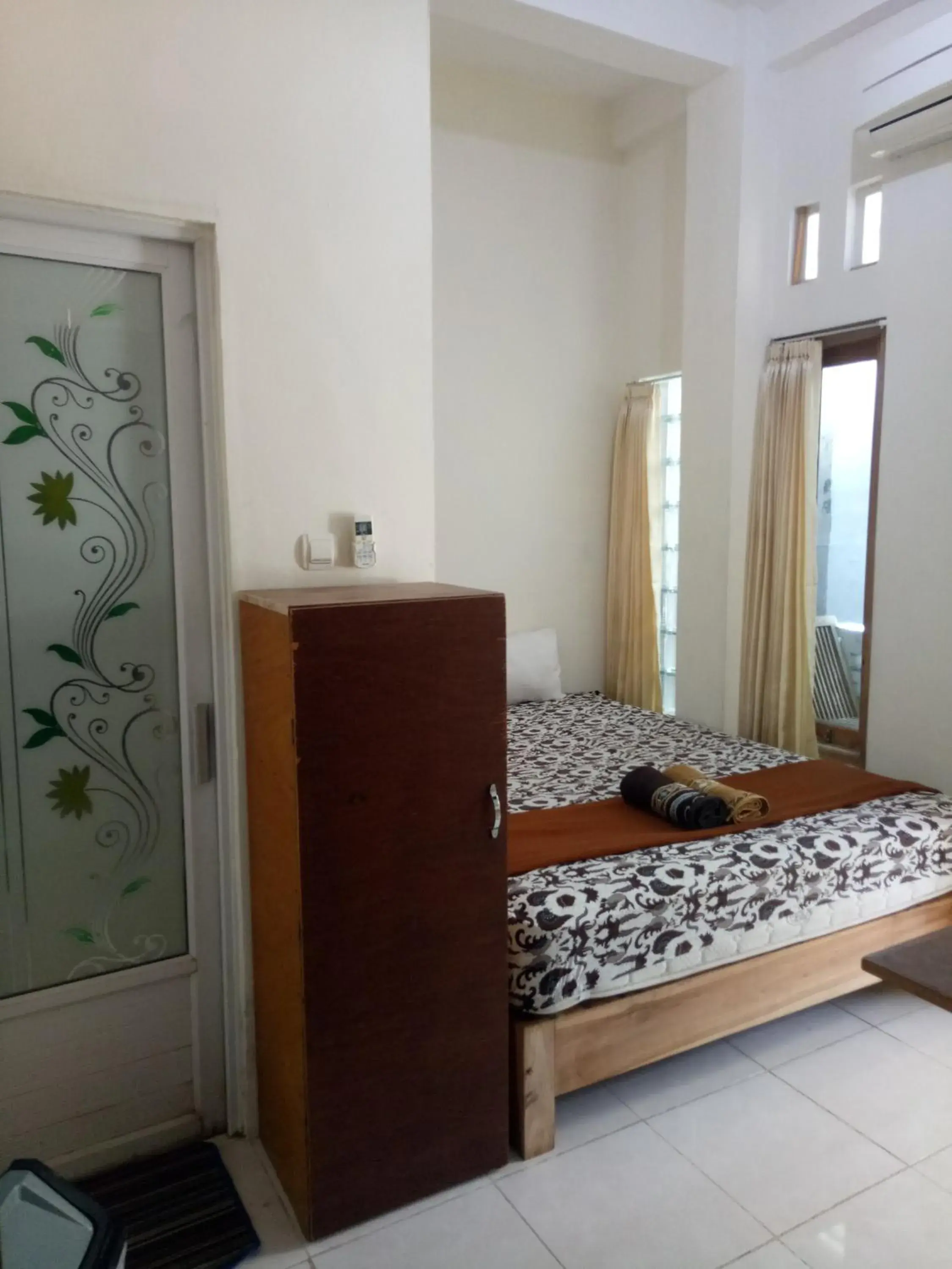 Deluxe Double Room in Losmen Fadel Malioboro Jogja Deluxe Double Room in Losmen Fadel Malioboro Jogja