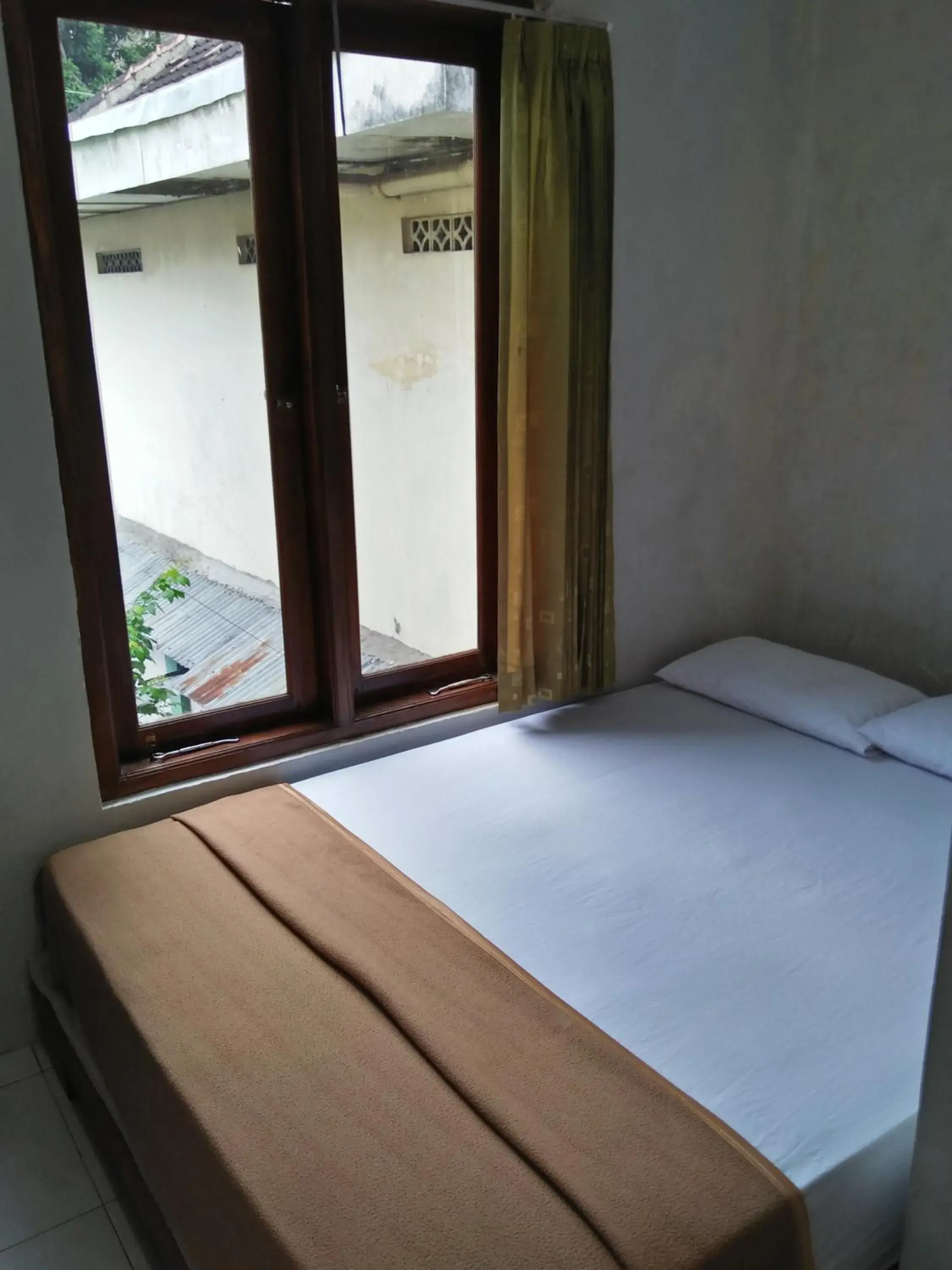 Economy Double Room with Fan in Losmen Fadel Malioboro Jogja Economy Double Room with Fan in Losmen Fadel Malioboro Jogja