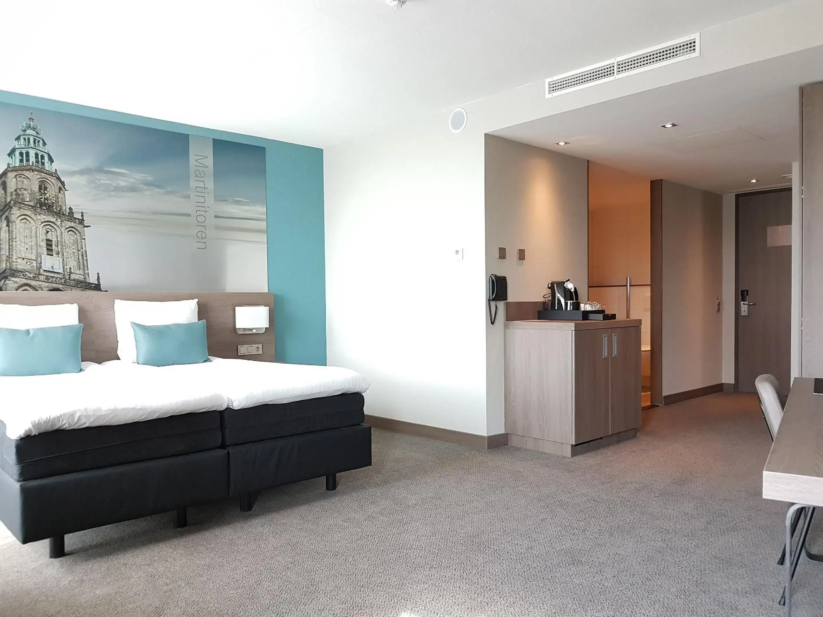 Comfort Room - Disability Access in Van der Valk Hotel Groningen-Hoogkerk Comfort Room - Disability Access in Van der Valk Hotel Groningen-Hoogkerk