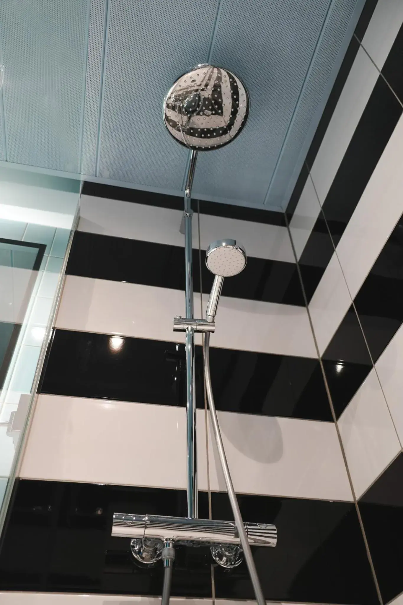 Double Room with Mobility Accessible Roll In Shower in Crowne Plaza Antwerpen by IHG Double Room with Mobility Accessible Roll In Shower in Crowne Plaza Antwerpen by IHG