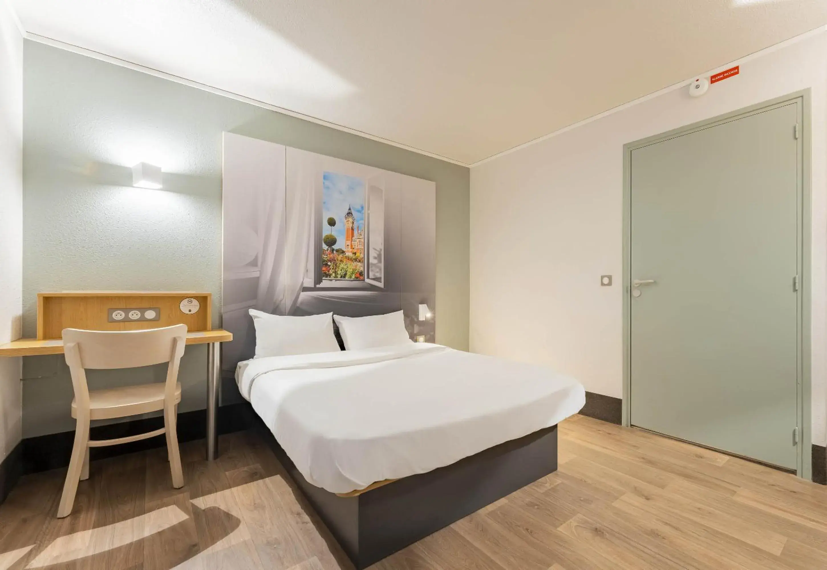 Double Room - Disability Access in B&B HOTEL CALAIS Coquelles Tunnel sous La Manche Double Room - Disability Access in B&B HOTEL CALAIS Coquelles Tunnel sous La Manche