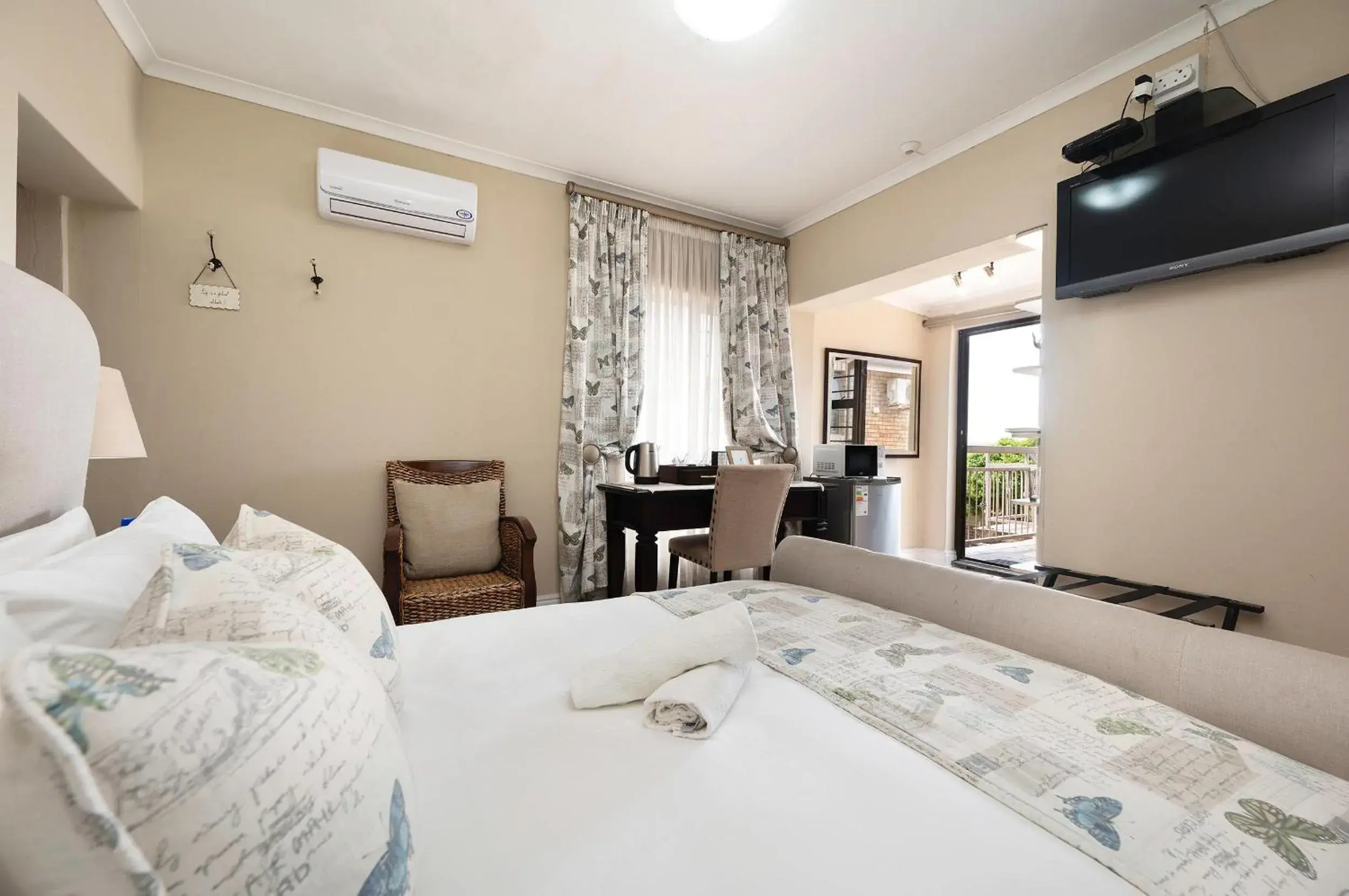 Deluxe Double Room with Sea View - single occupancy in Nautilus Guesthouse Deluxe Double Room with Sea View - single occupancy in Nautilus Guesthouse