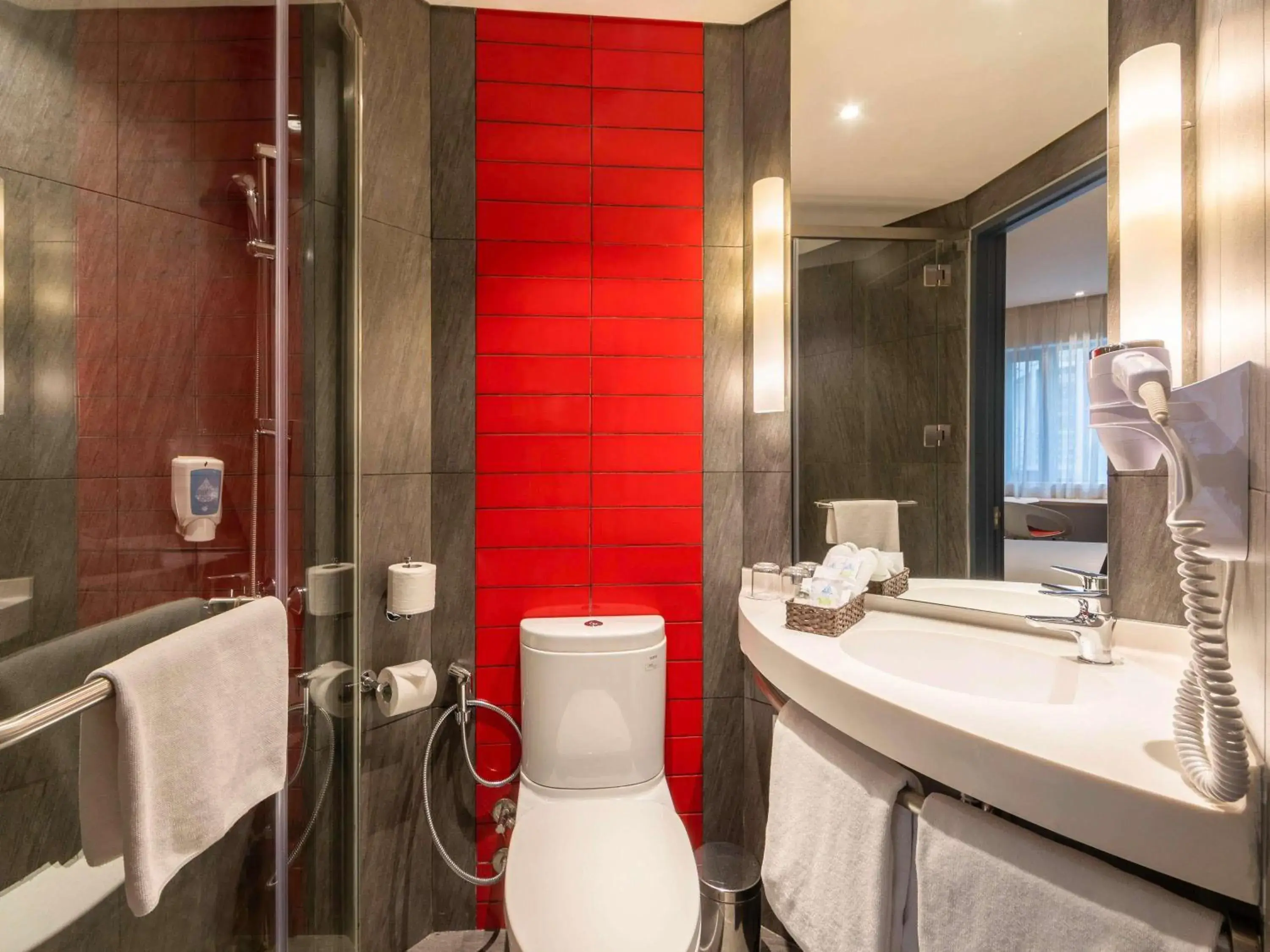 Standard Twin Room - Complimentary Round-trip Transfer to International Terminal upon request in Ibis Saigon Airport Standard Twin Room - Complimentary Round-trip Transfer to International Terminal upon request in Ibis Saigon Airport