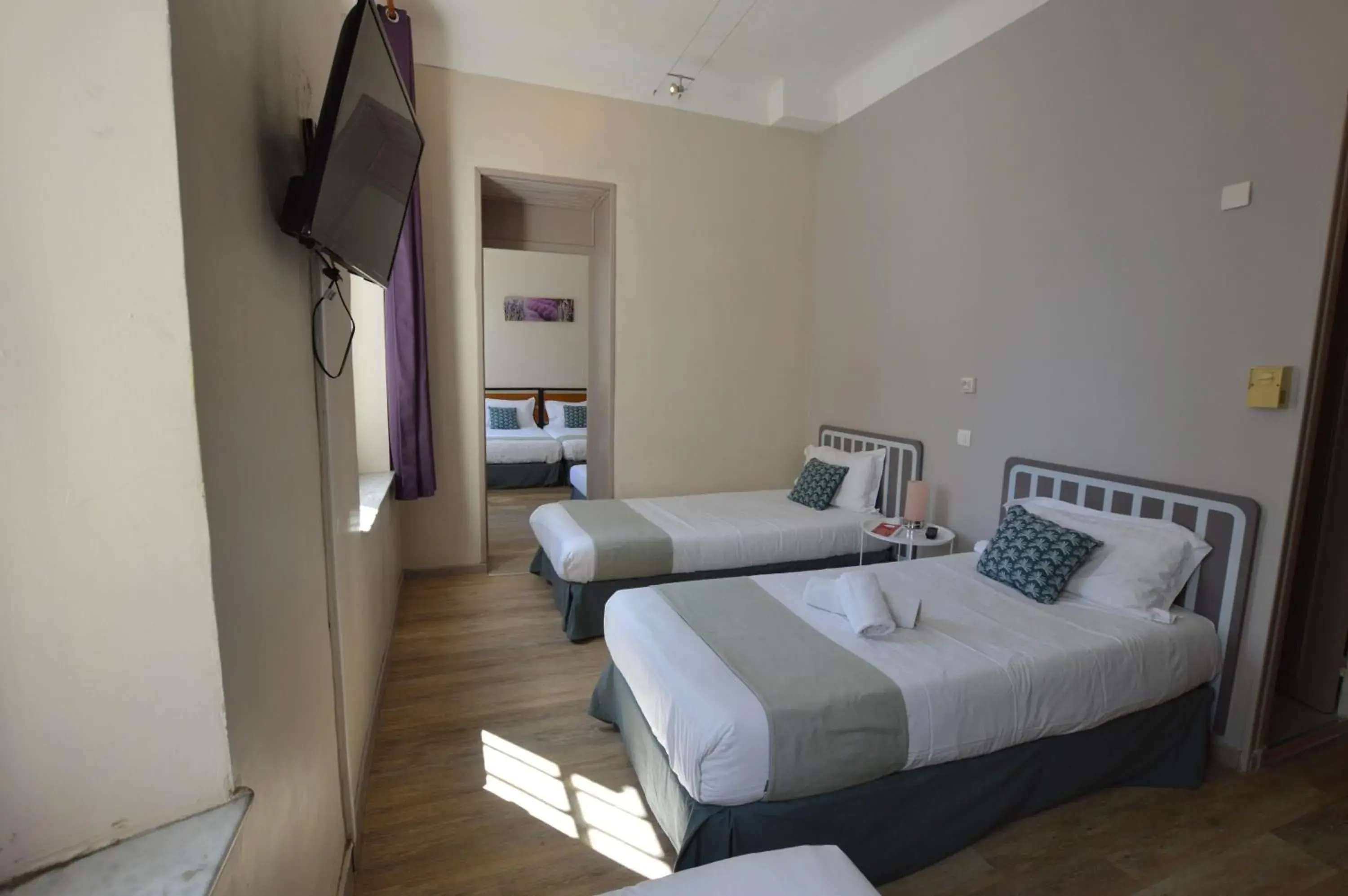 Communicating Rooms - 6 People in Les Lavandes Communicating Rooms - 6 People in Les Lavandes