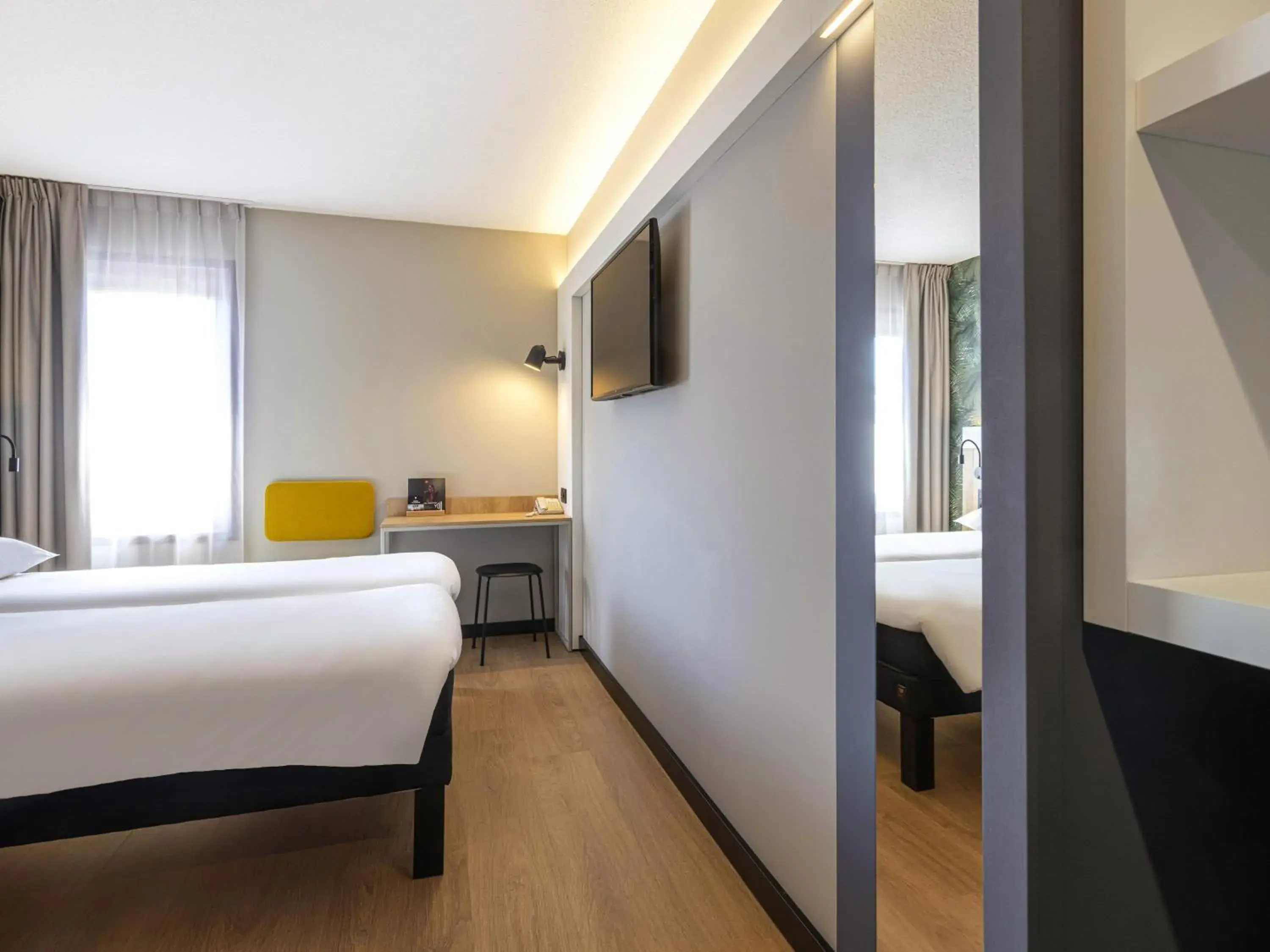 Triple Room with One Double and Single Bed or Three Single Beds in ibis Brussels Waterloo Triple Room with One Double and Single Bed or Three Single Beds in ibis Brussels Waterloo