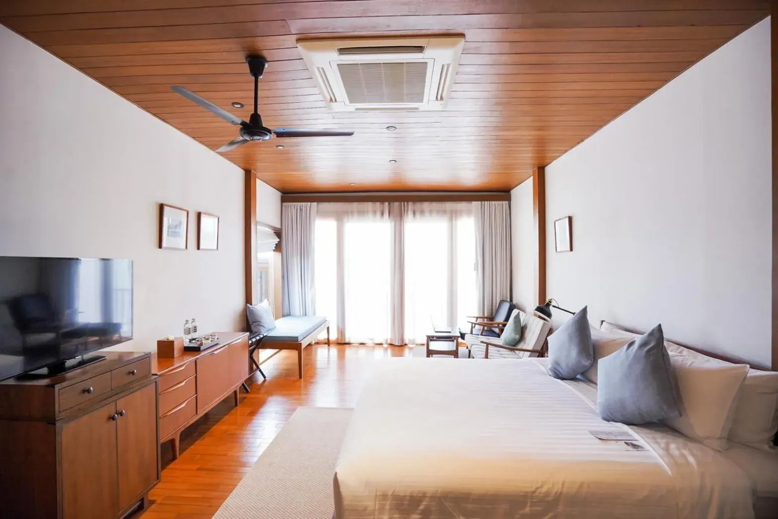 Junior Suite with Canal View in Chann Bangkok Noi Junior Suite with Canal View in Chann Bangkok Noi