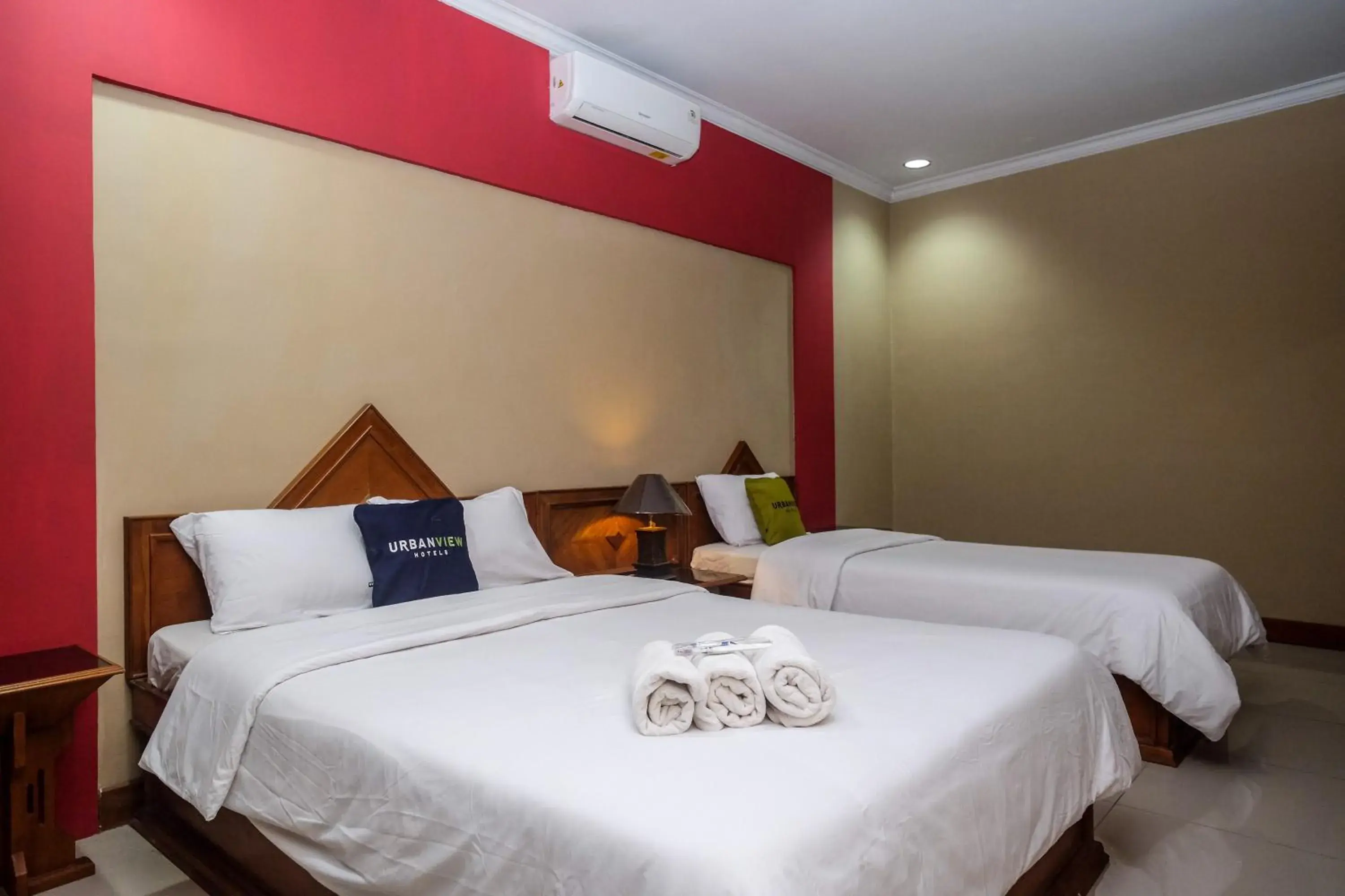 Deluxe Family Room in Urbanview Hotel Syariah Wisnugraha by RedDoorz Deluxe Family Room in Urbanview Hotel Syariah Wisnugraha by RedDoorz