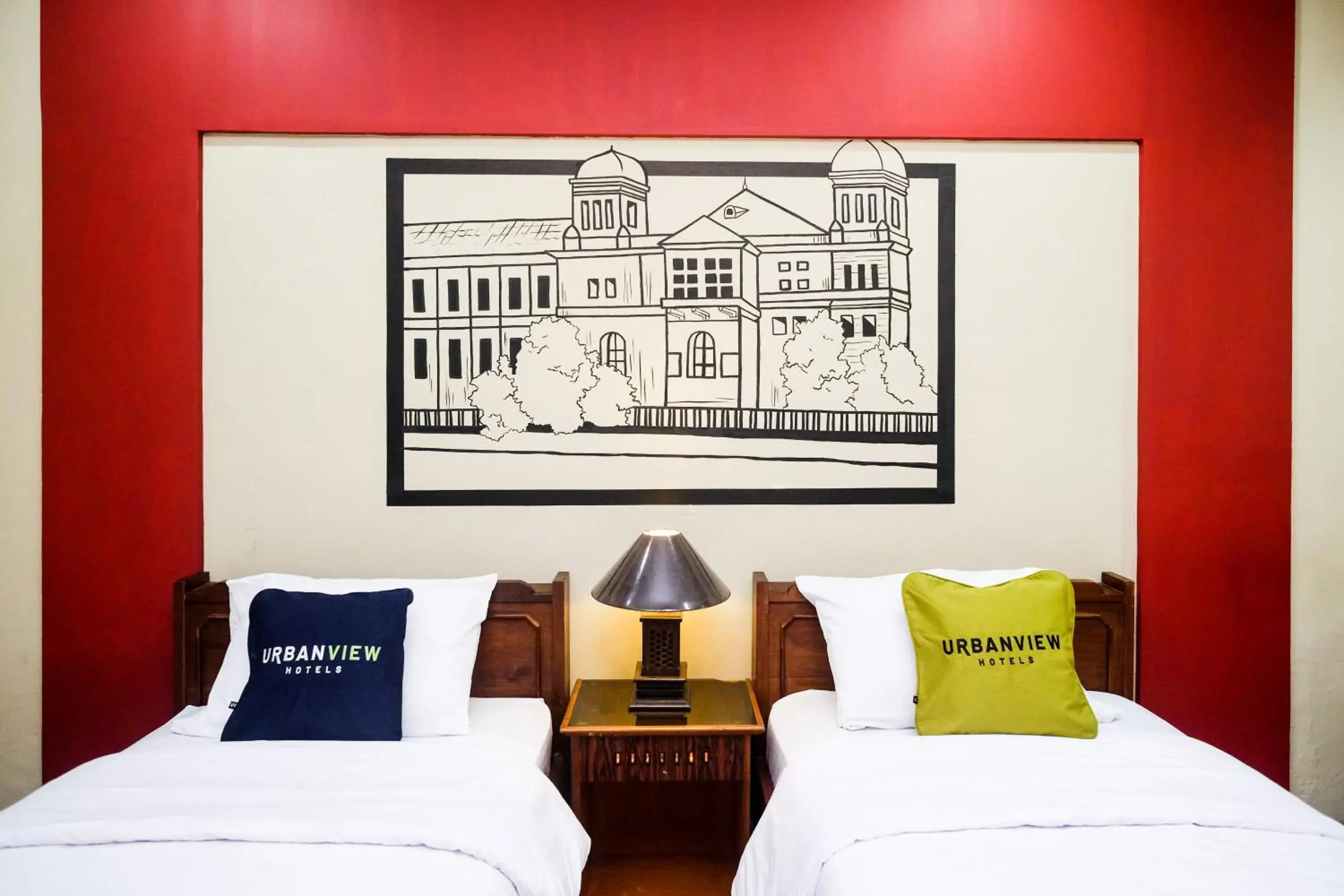 Deluxe Twin Room in Urbanview Hotel Syariah Wisnugraha by RedDoorz Deluxe Twin Room in Urbanview Hotel Syariah Wisnugraha by RedDoorz