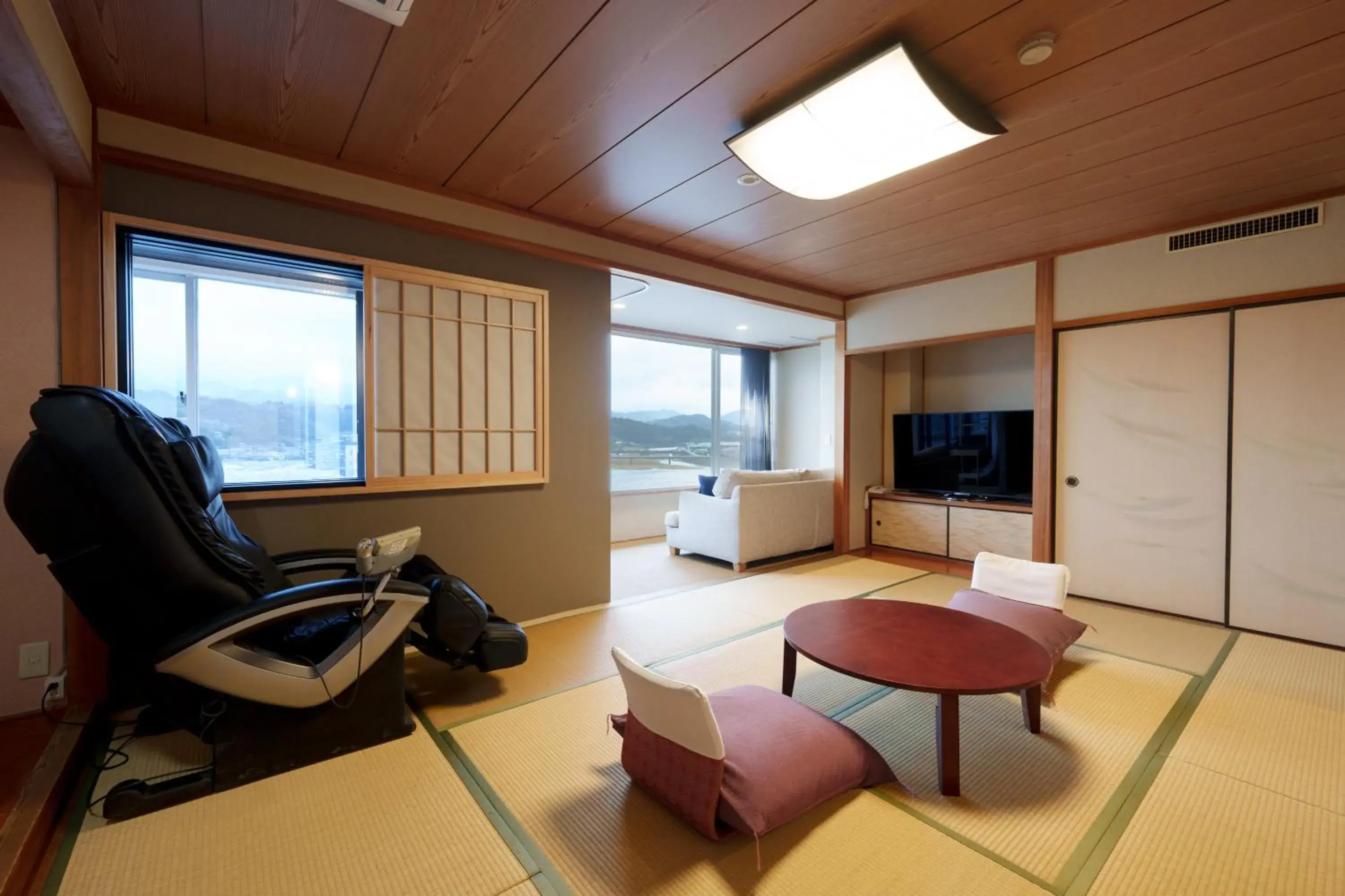 Premium Japanese-Western Style Room 601 with Hot Spring with Mikuma River View Non-Smoking - single occupancy in Hita Onsen Kizantei Hotel Premium Japanese-Western Style Room 601 with Hot Spring with Mikuma River View Non-Smoking - single occupancy in Hita Onsen Kizantei Hotel