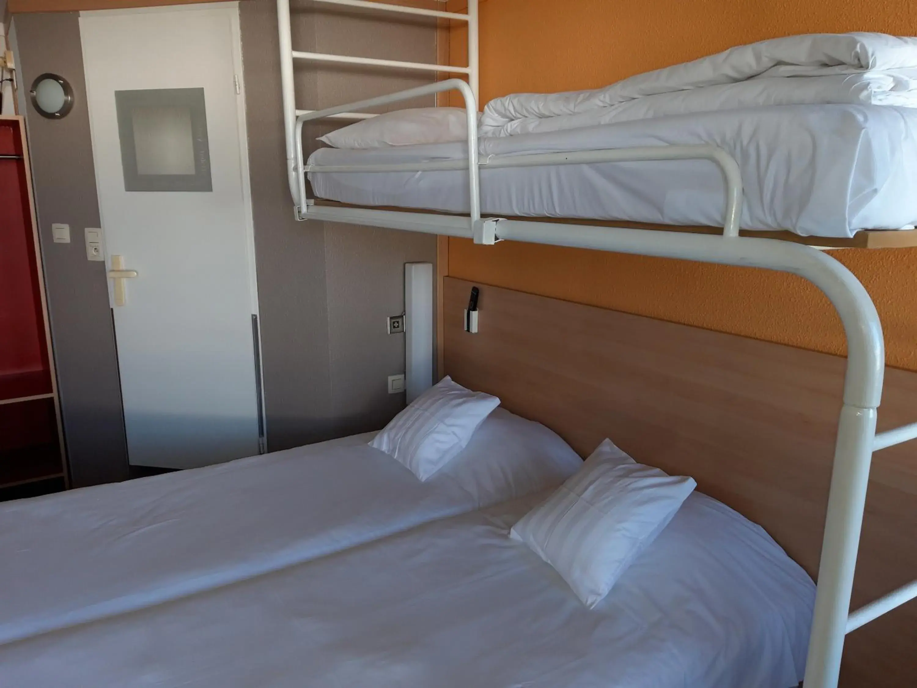 Twin Room with Bunk Bed in Premiere Classe Liege / Luik Twin Room with Bunk Bed in Premiere Classe Liege / Luik