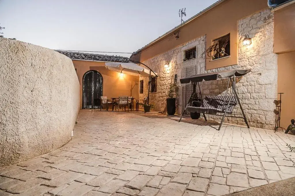 Abbraccio del Carrubo Abbraccio del Carrubo