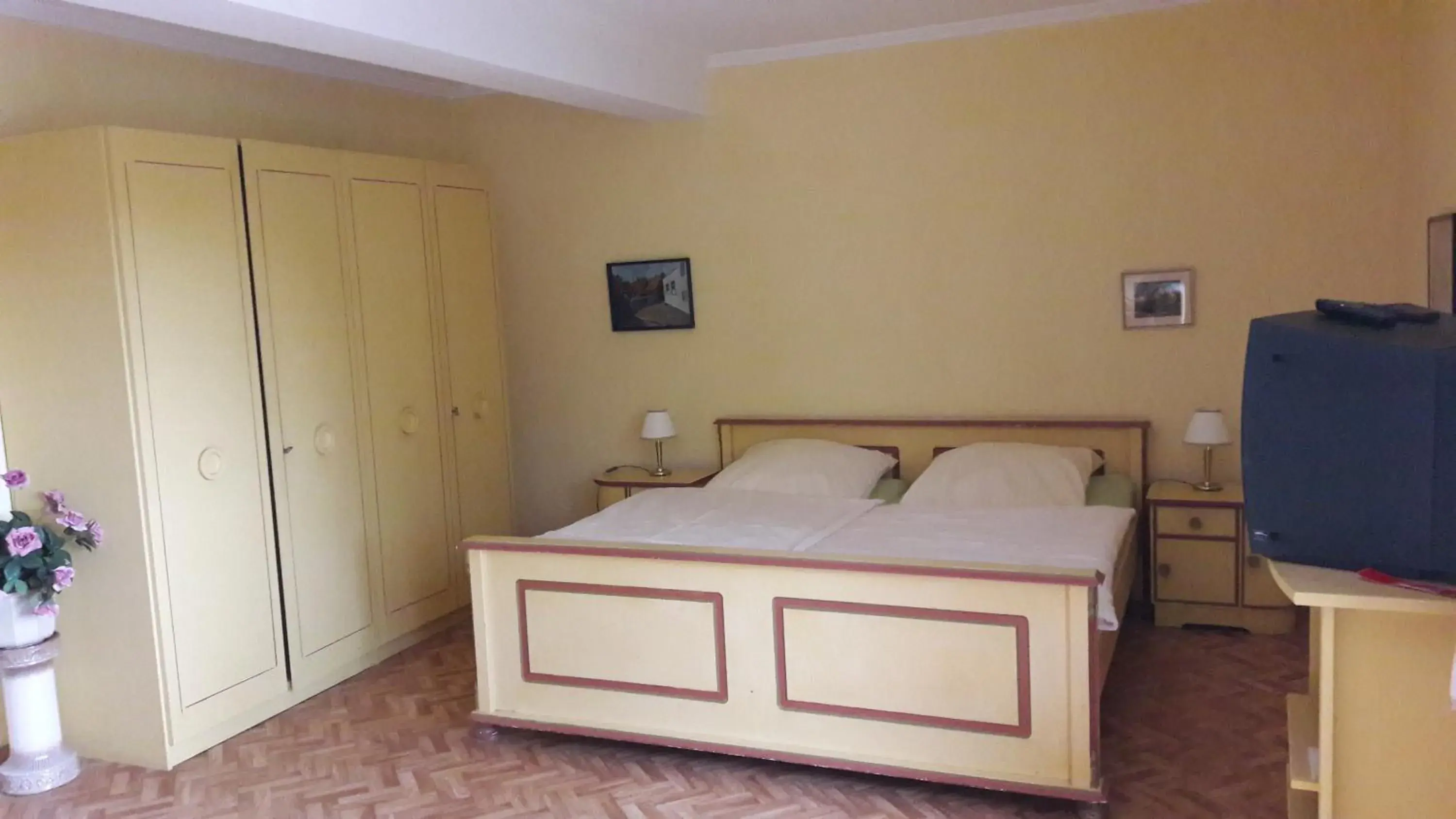 Quadruple Room with Garden View in Bed and Breakfast Dannevirke Quadruple Room with Garden View in Bed and Breakfast Dannevirke