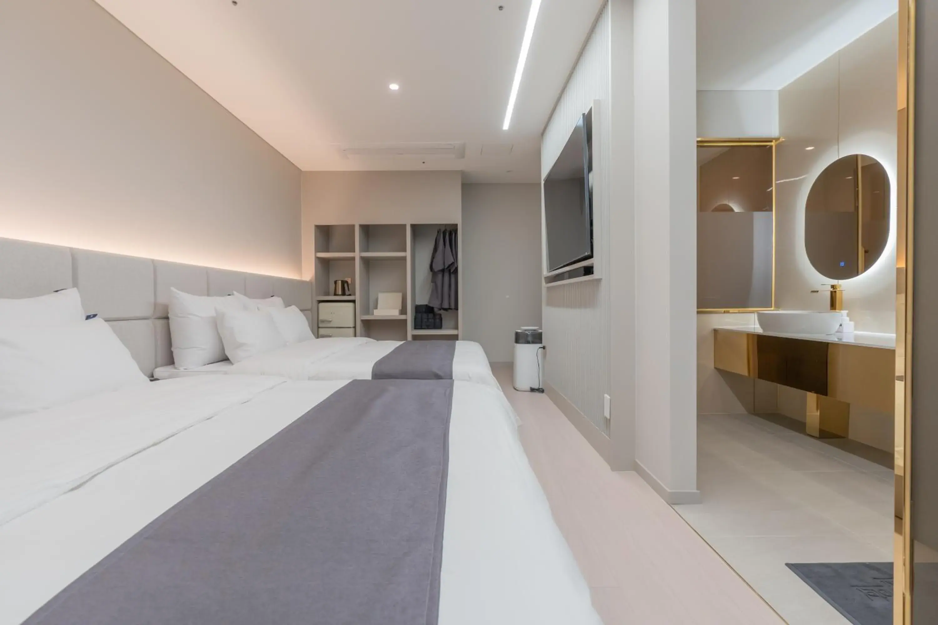 Triple Room in Denbasta Central Hotel Seomyeon Triple Room in Denbasta Central Hotel Seomyeon