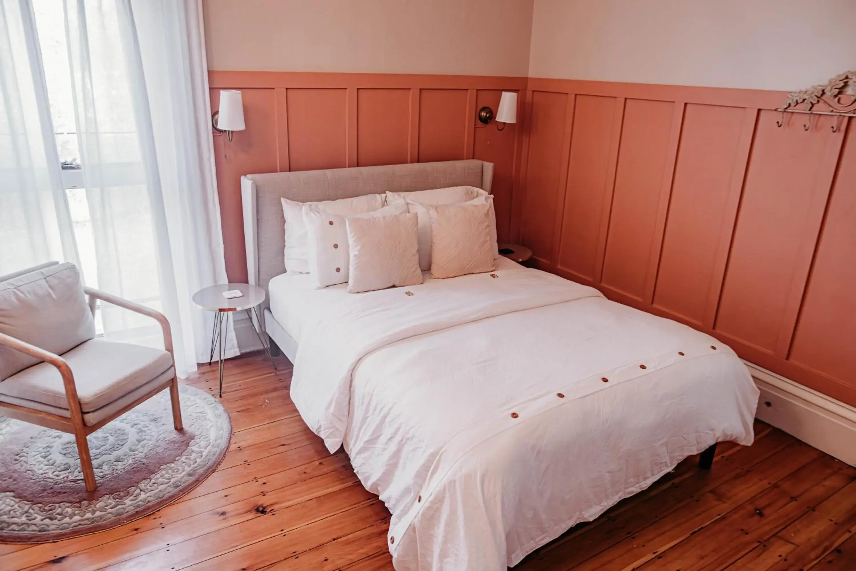 Queen Room in The Montague Rose Inn & Cafe Queen Room in The Montague Rose Inn & Cafe