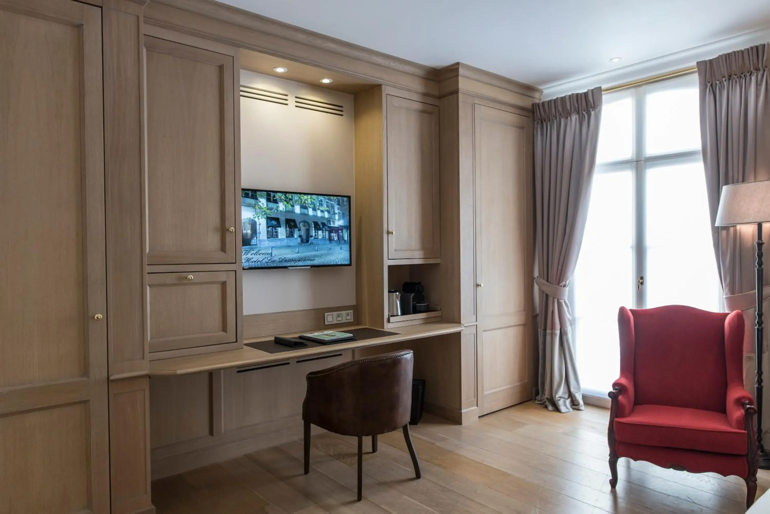 Deluxe Double Room in Hotel le Dixseptieme Deluxe Double Room in Hotel le Dixseptieme