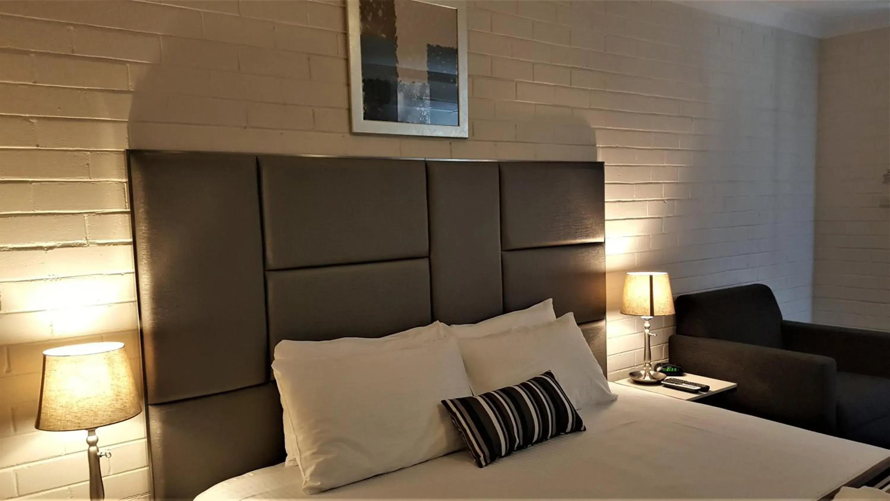 Double Room with Extra Bed in Hibiscus Lakeside Motel Double Room with Extra Bed in Hibiscus Lakeside Motel